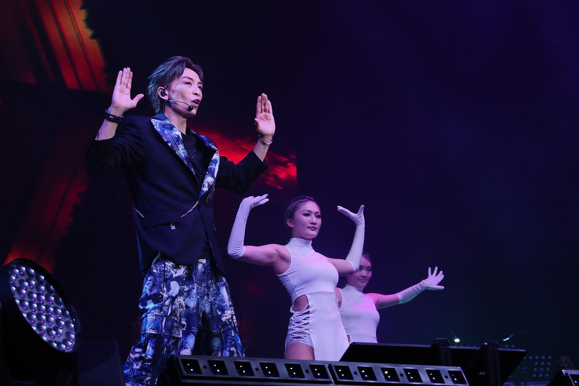 顏志恒挑戰難度跳唱郭富城的《第四晚心情》。