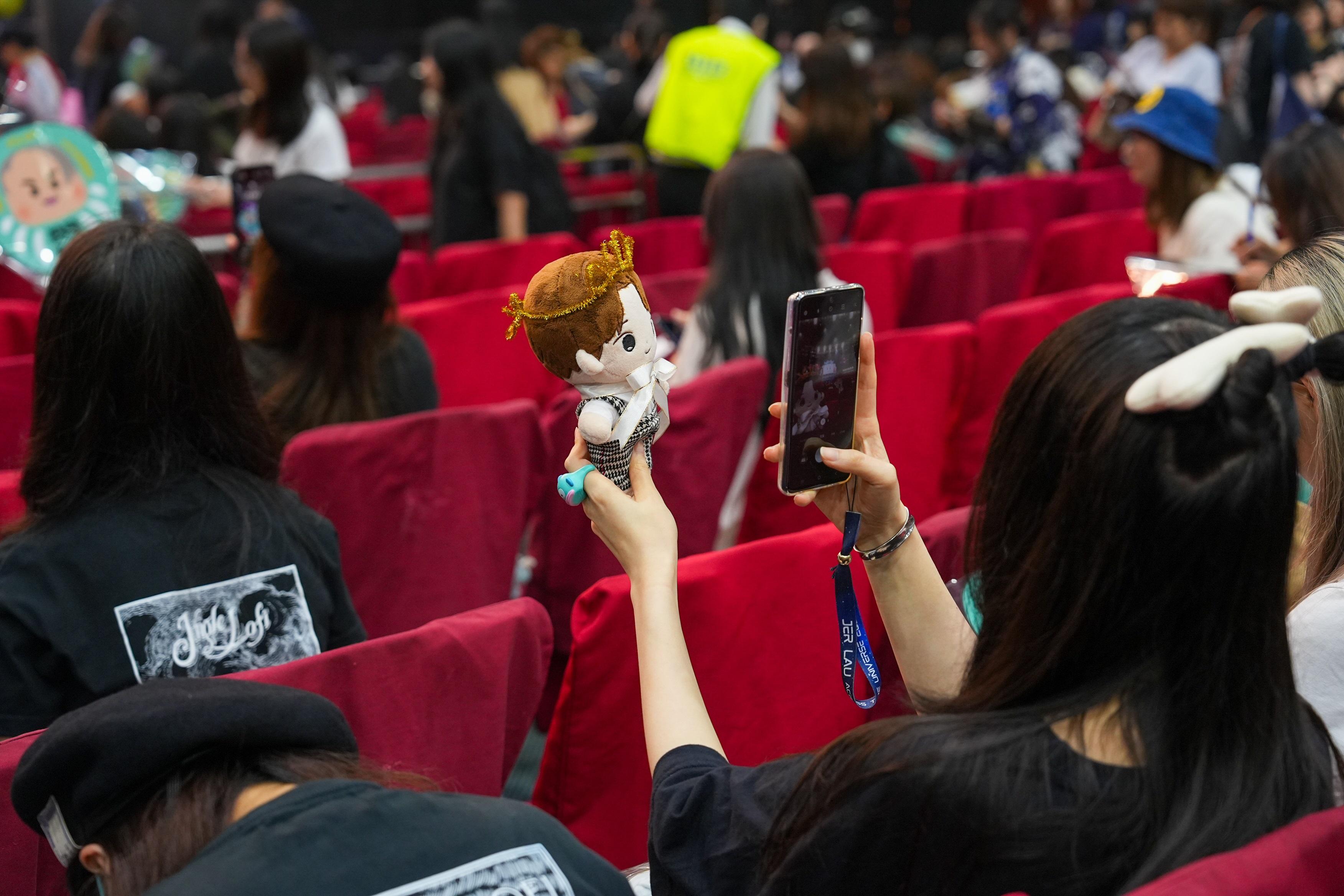 柳柳粉帶同「小柳B」打卡。