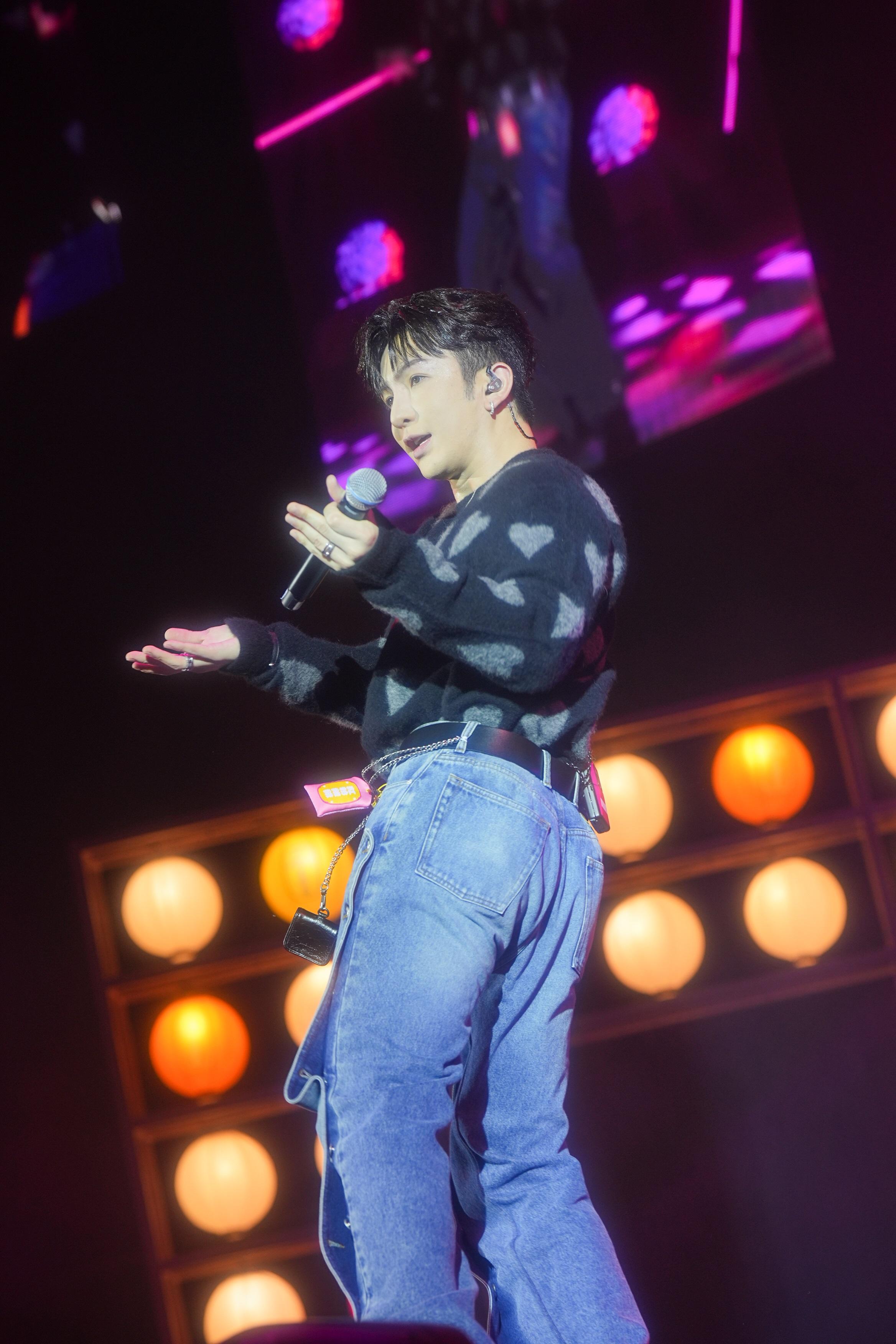 Anson Lo在表演時段送上《Mr.Stranger》、《Megahit》等歌曲。