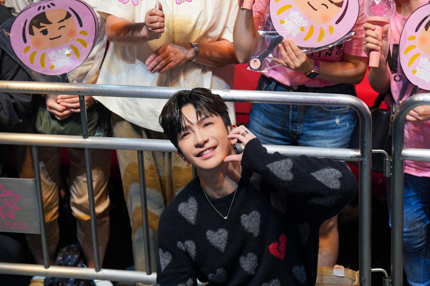 Anson Lo與神徒們大合照。