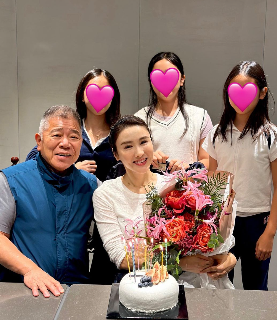 黎姿為老公誕下三個寶貝女。