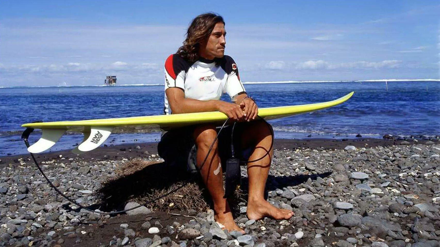 Tamayo Perry是世界知名的職業滑浪手,亦是救生員和滑浪教練。(X)