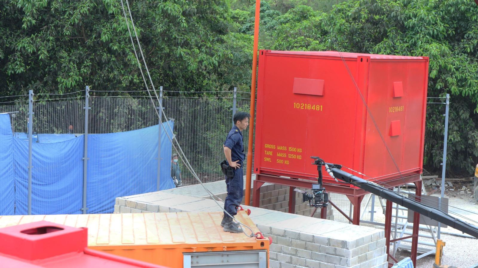 謝霆鋒淡定演出危險場面。