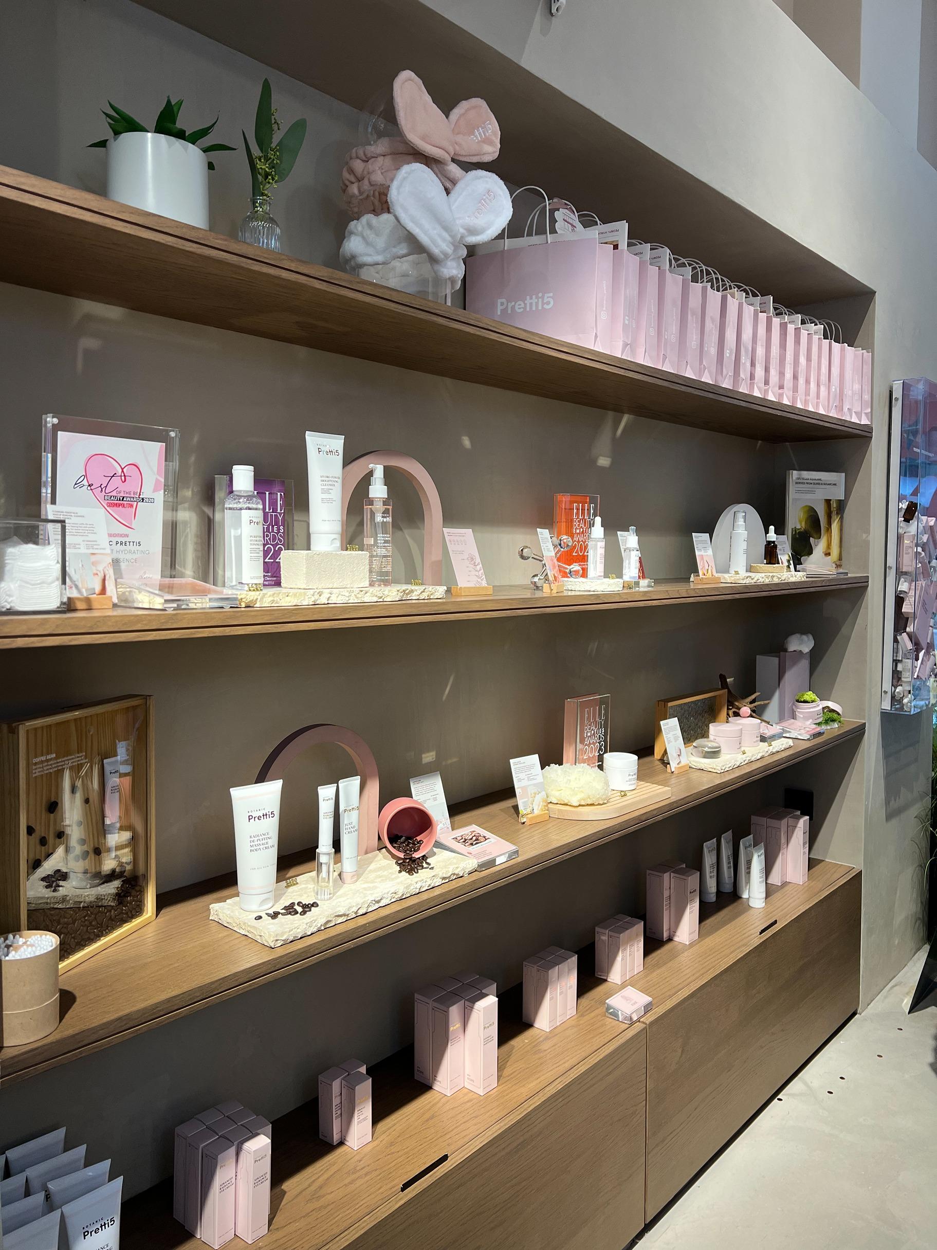 Pretti5限定體驗店內有多款品牌標誌產品。