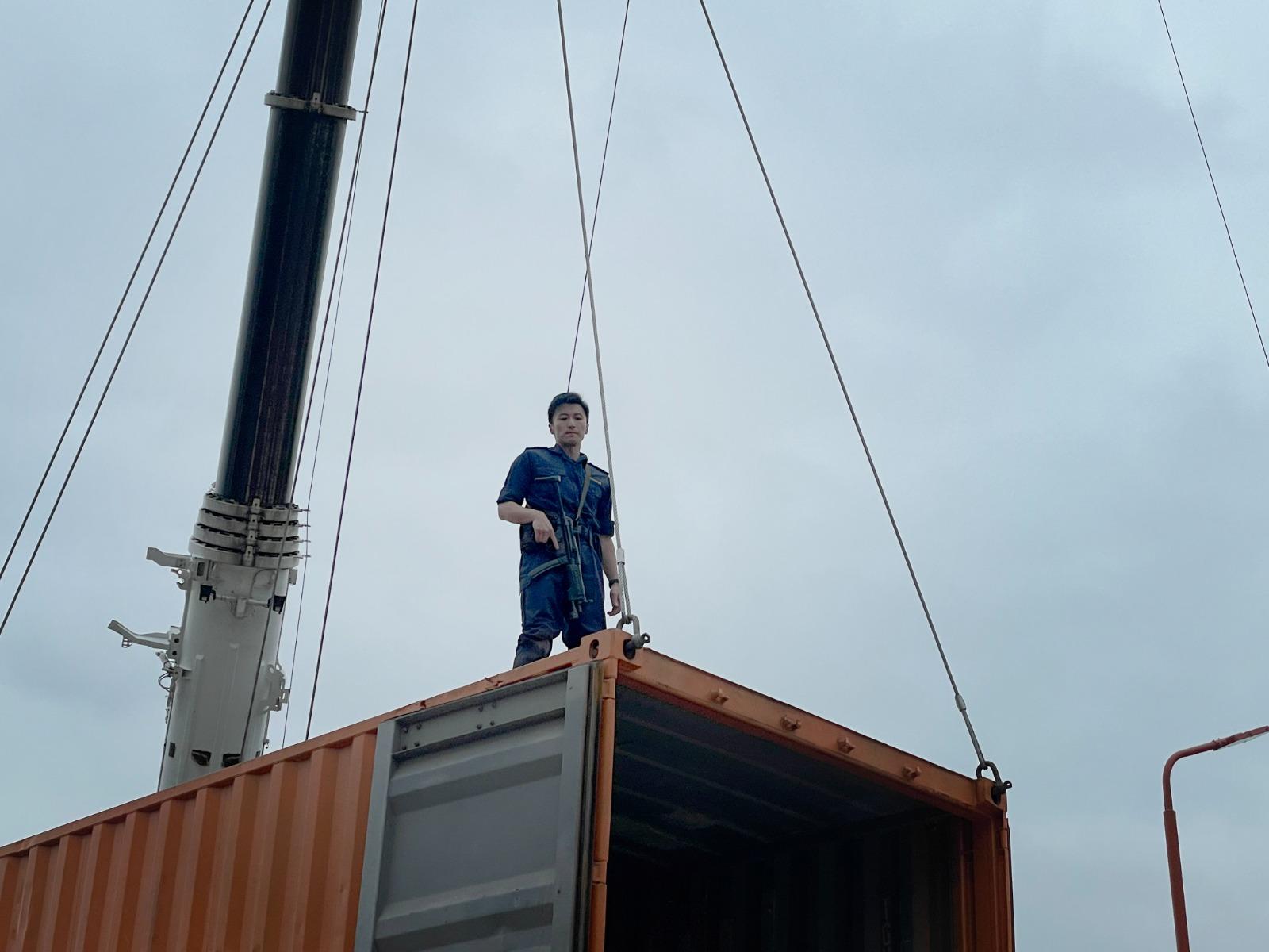 謝霆鋒淡定演出危險場面。