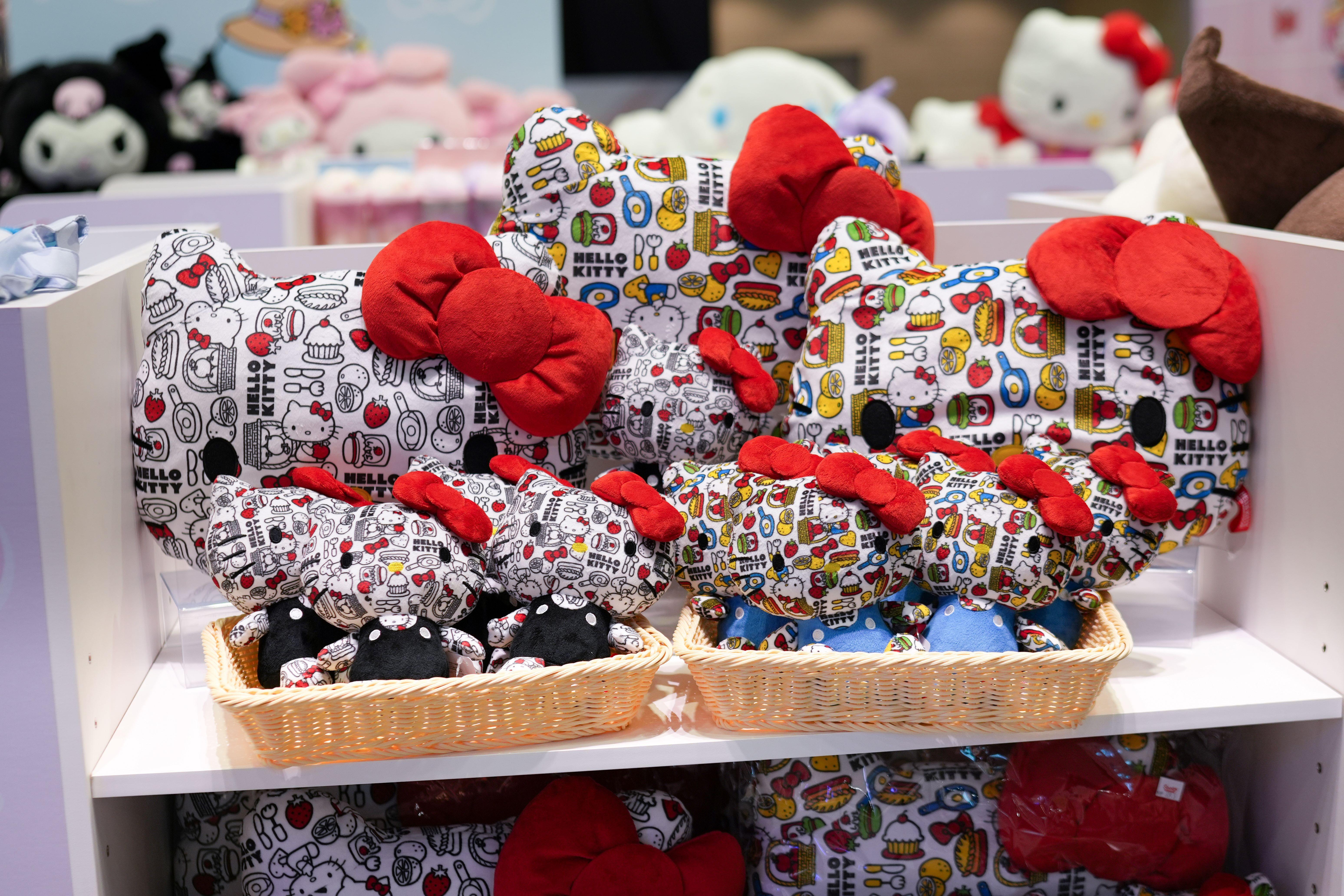 全新限量版 50 週年 HELLO KITTY 公仔