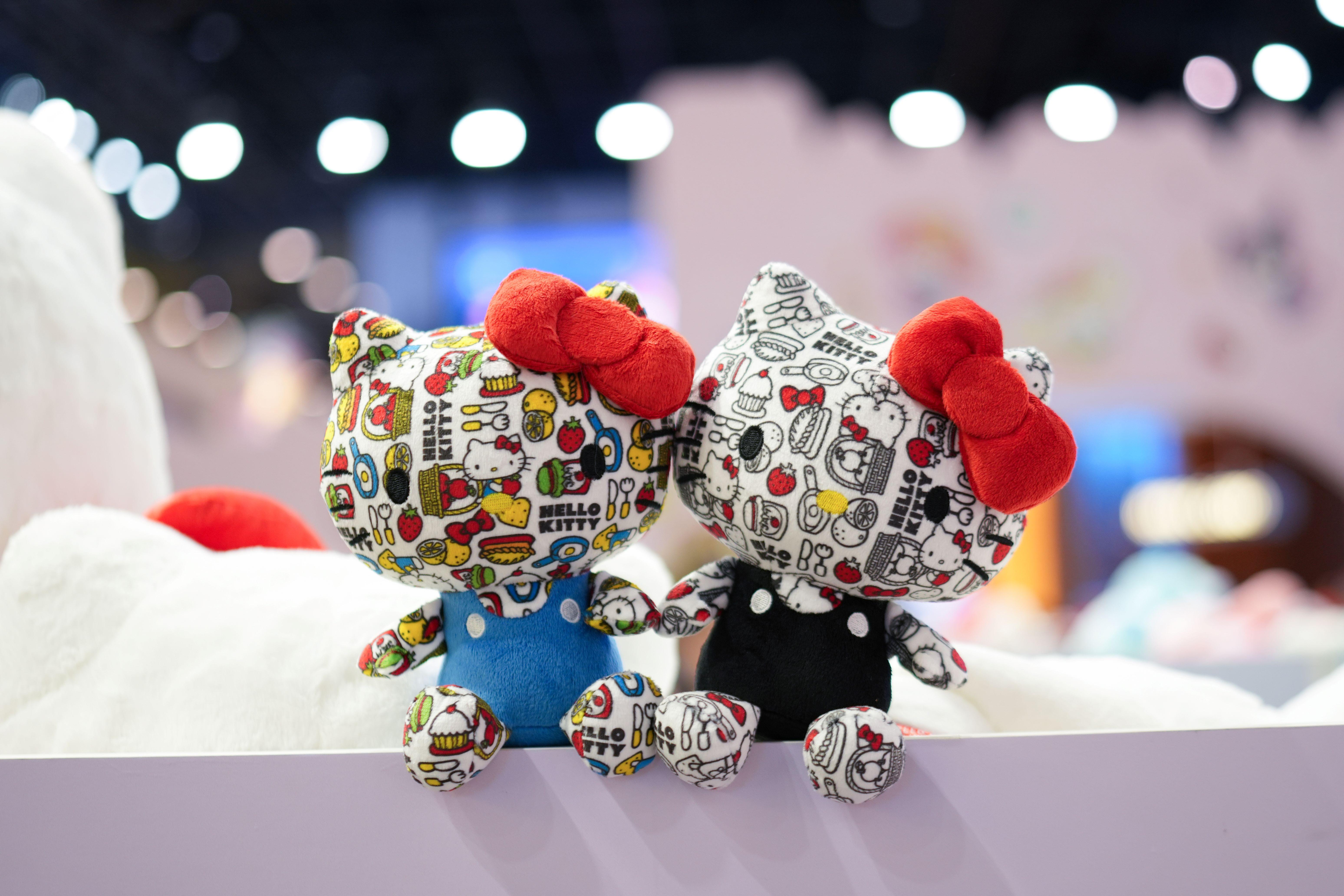 全新限量版 50 週年 HELLO KITTY 公仔