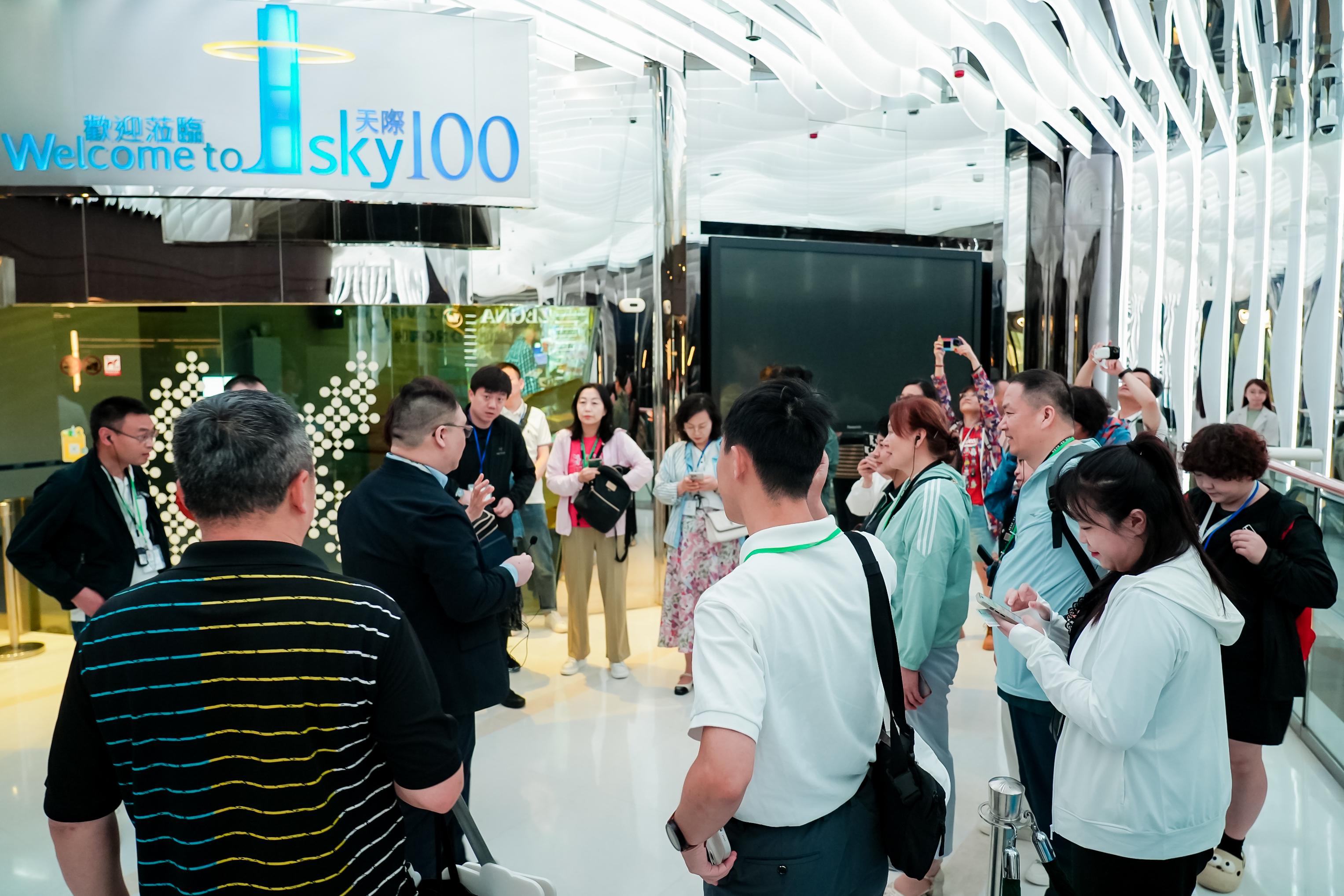 內地8個人遊城市旅業代表赴港考察 讚服務員好客有禮 維港吸引
