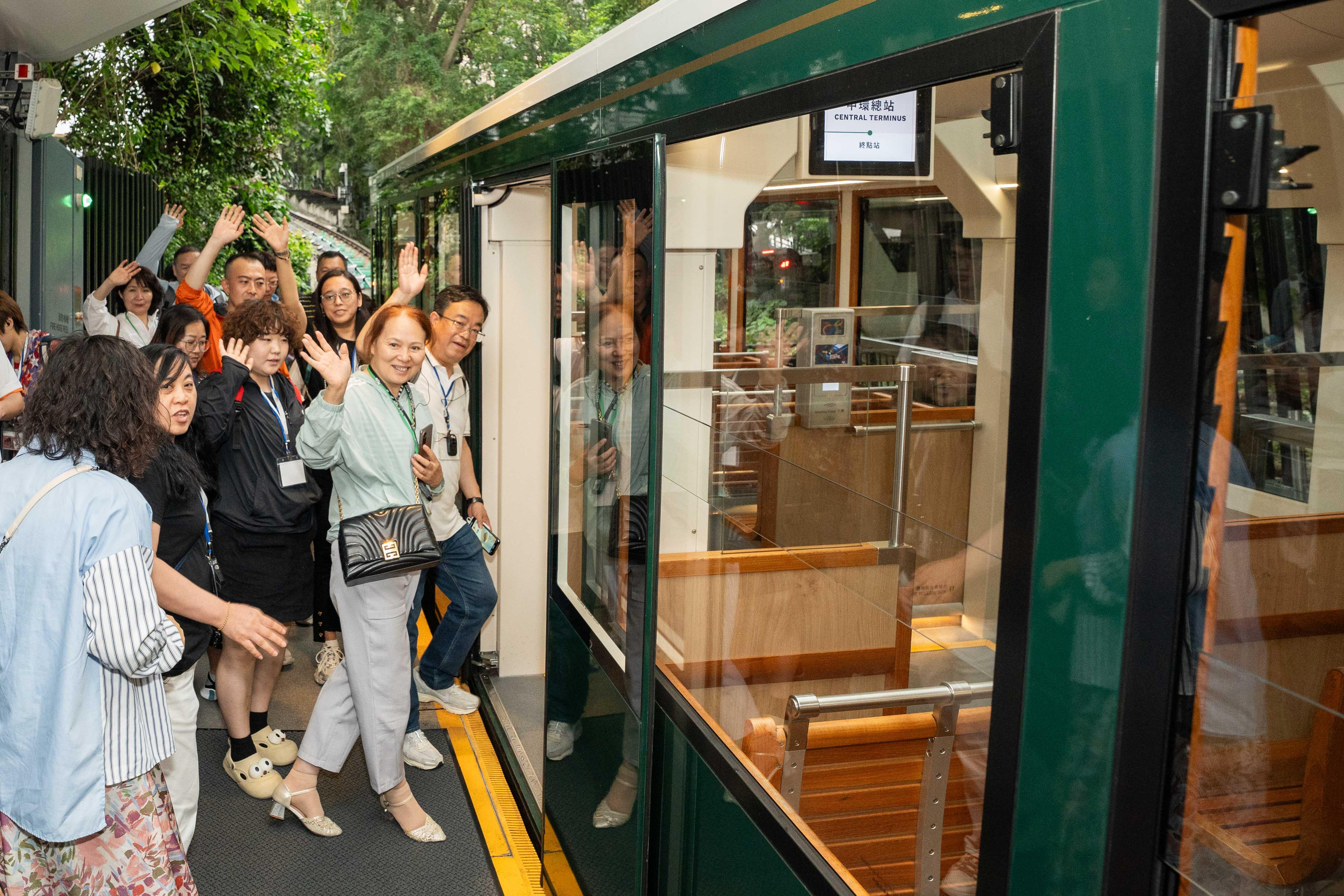 內地8個人遊城市旅業代表赴港考察 讚服務員好客有禮 維港吸引