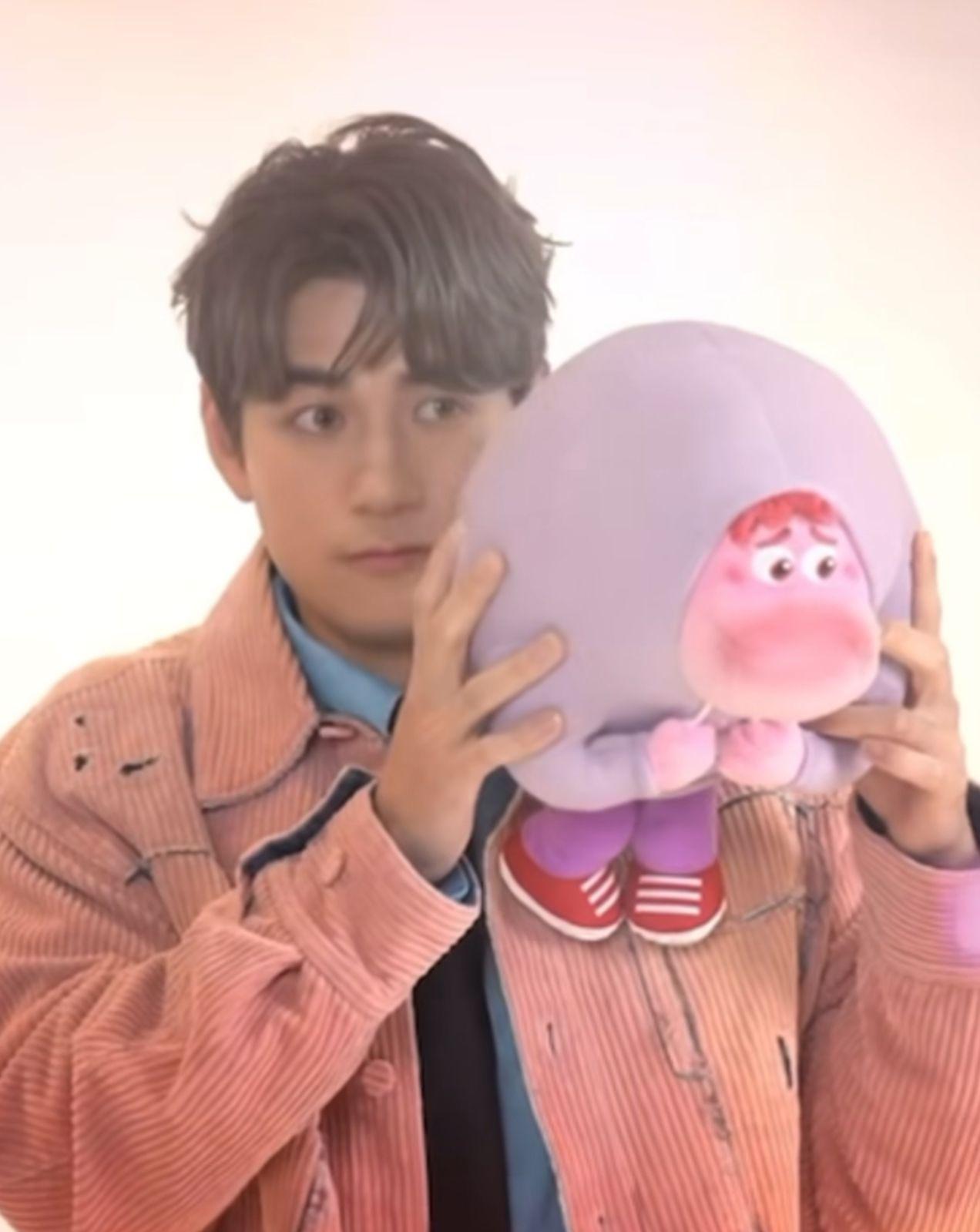 阿尷由Jeffrey魏浚笙擔任配音。