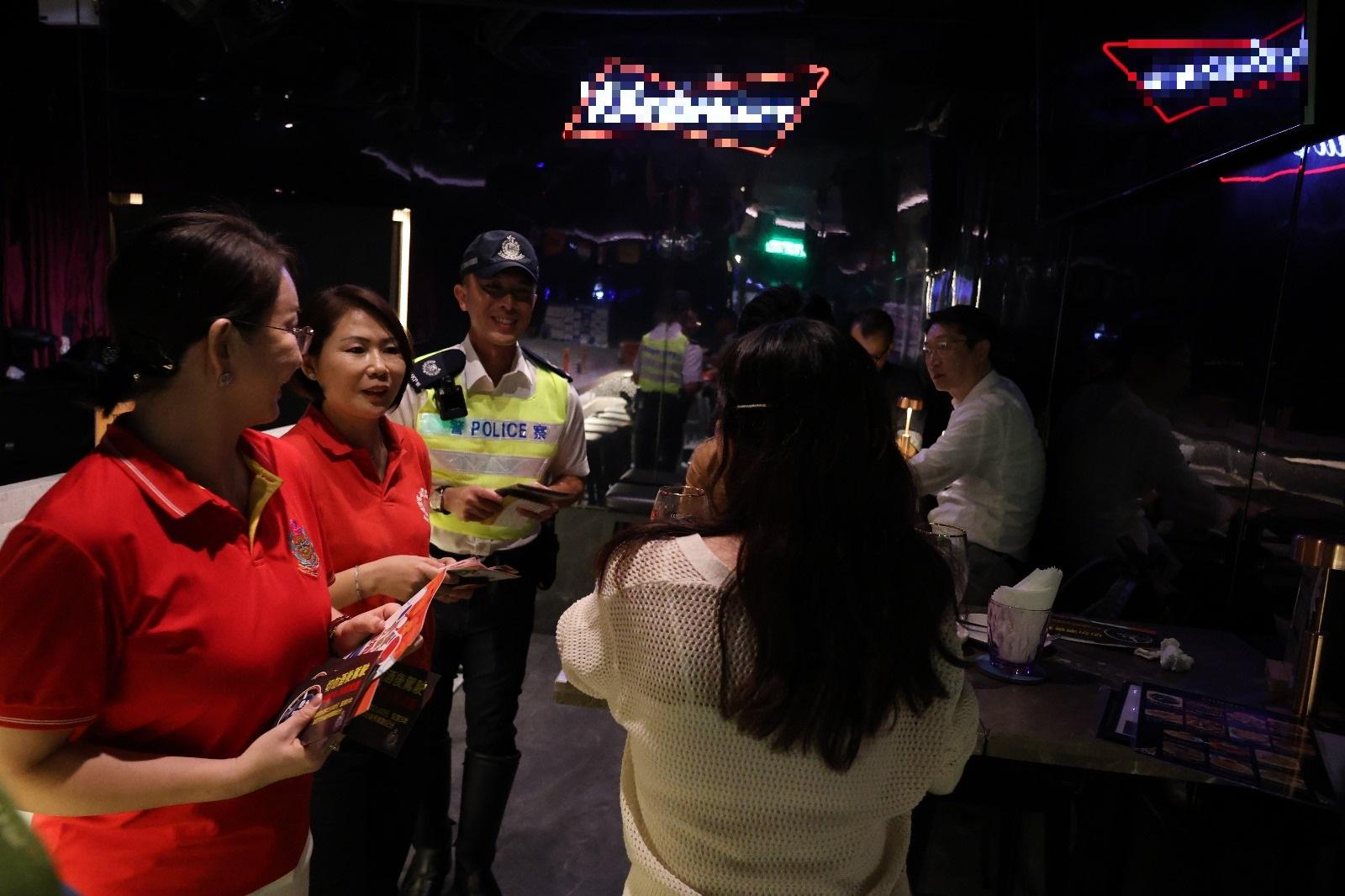 歐國盃等盛事舉行,警方西九龍區舉行「反酒後駕駛」宣傳。(警方提供)