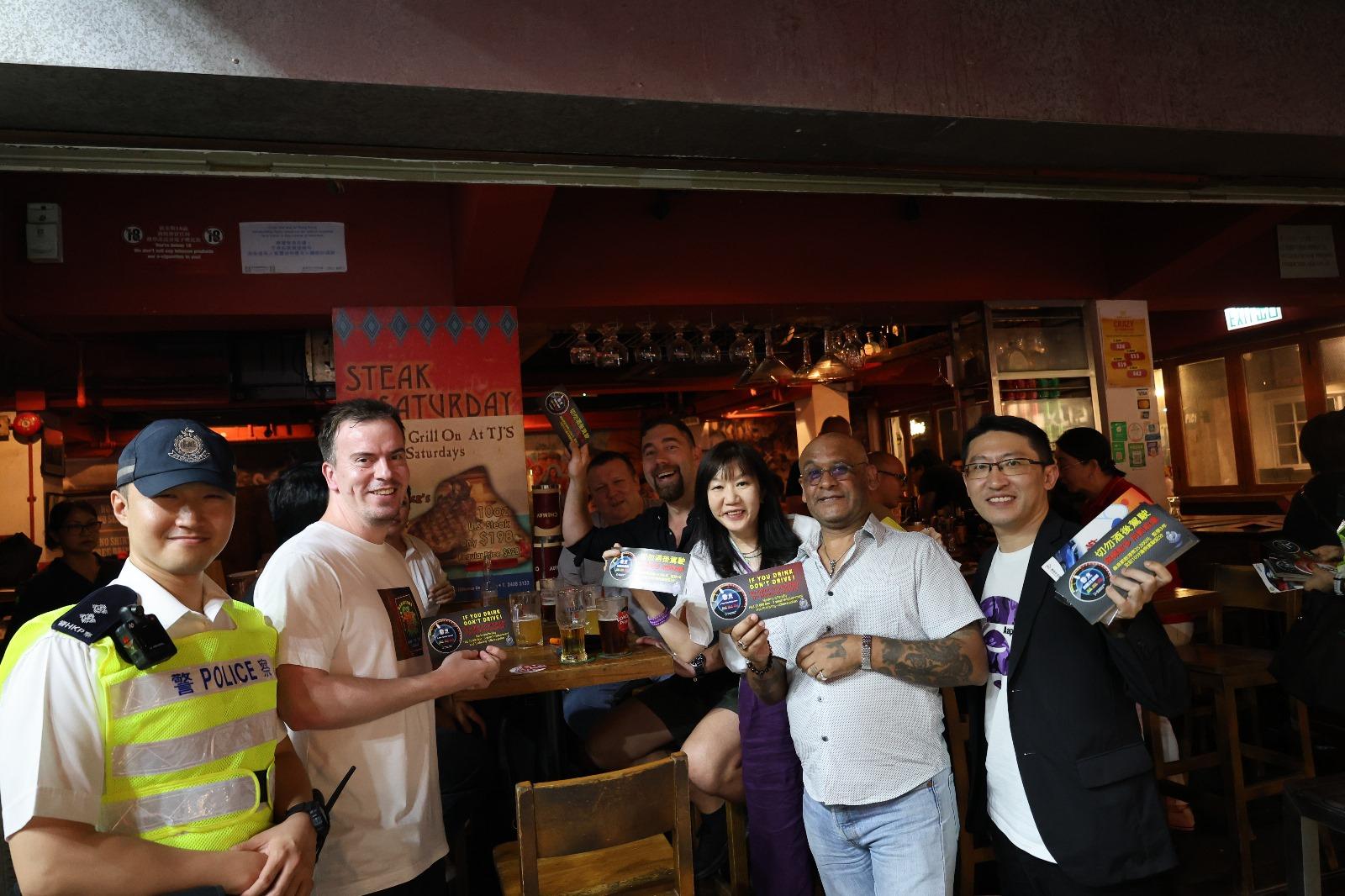 歐國盃等盛事舉行,警方西九龍區舉行「反酒後駕駛」宣傳。(警方提供)
