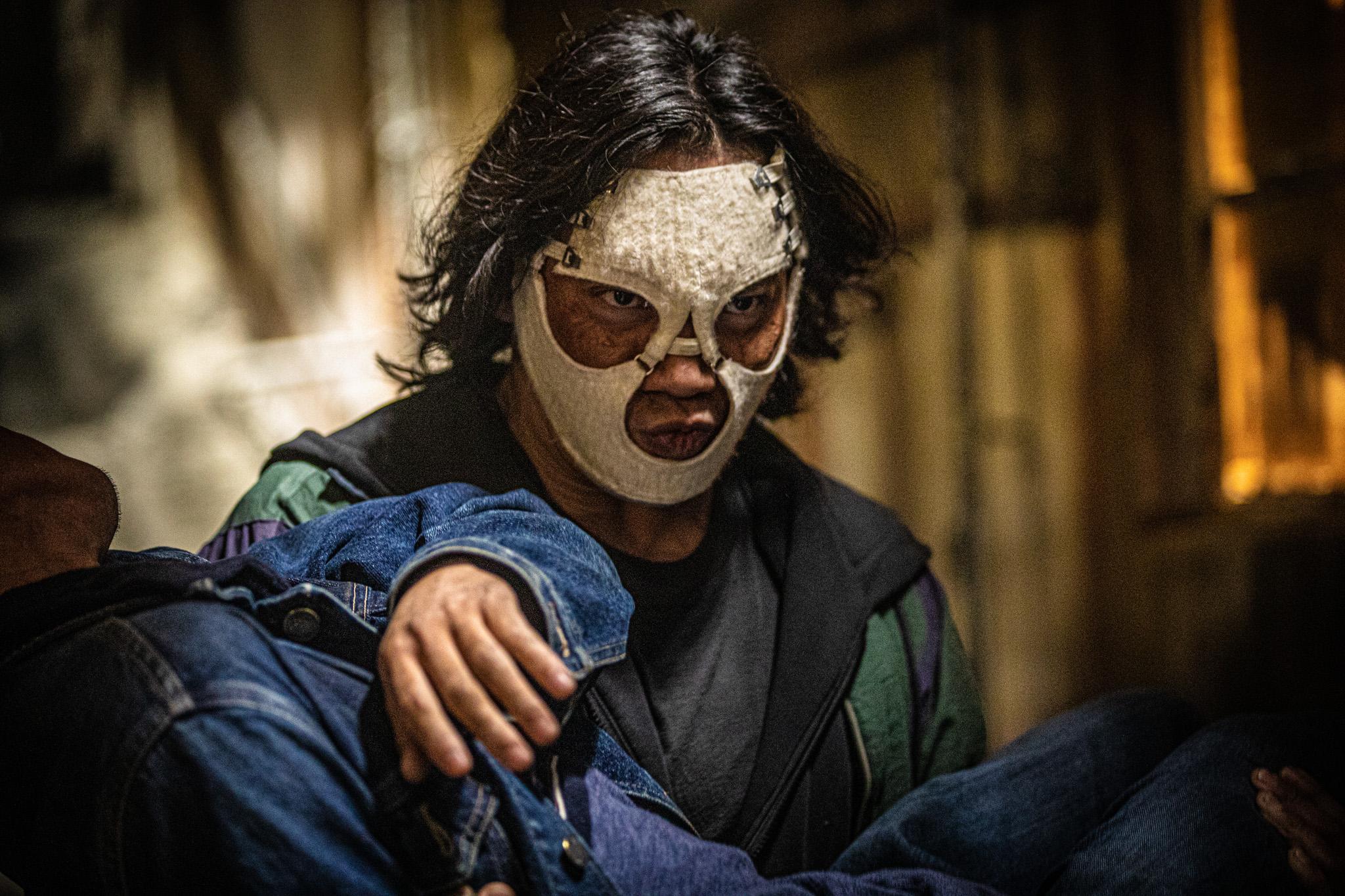 張文傑表示,城寨四少有時玩搞著gag演,埋位時就能撞出火花。(《九龍城寨之圍城》劇照)