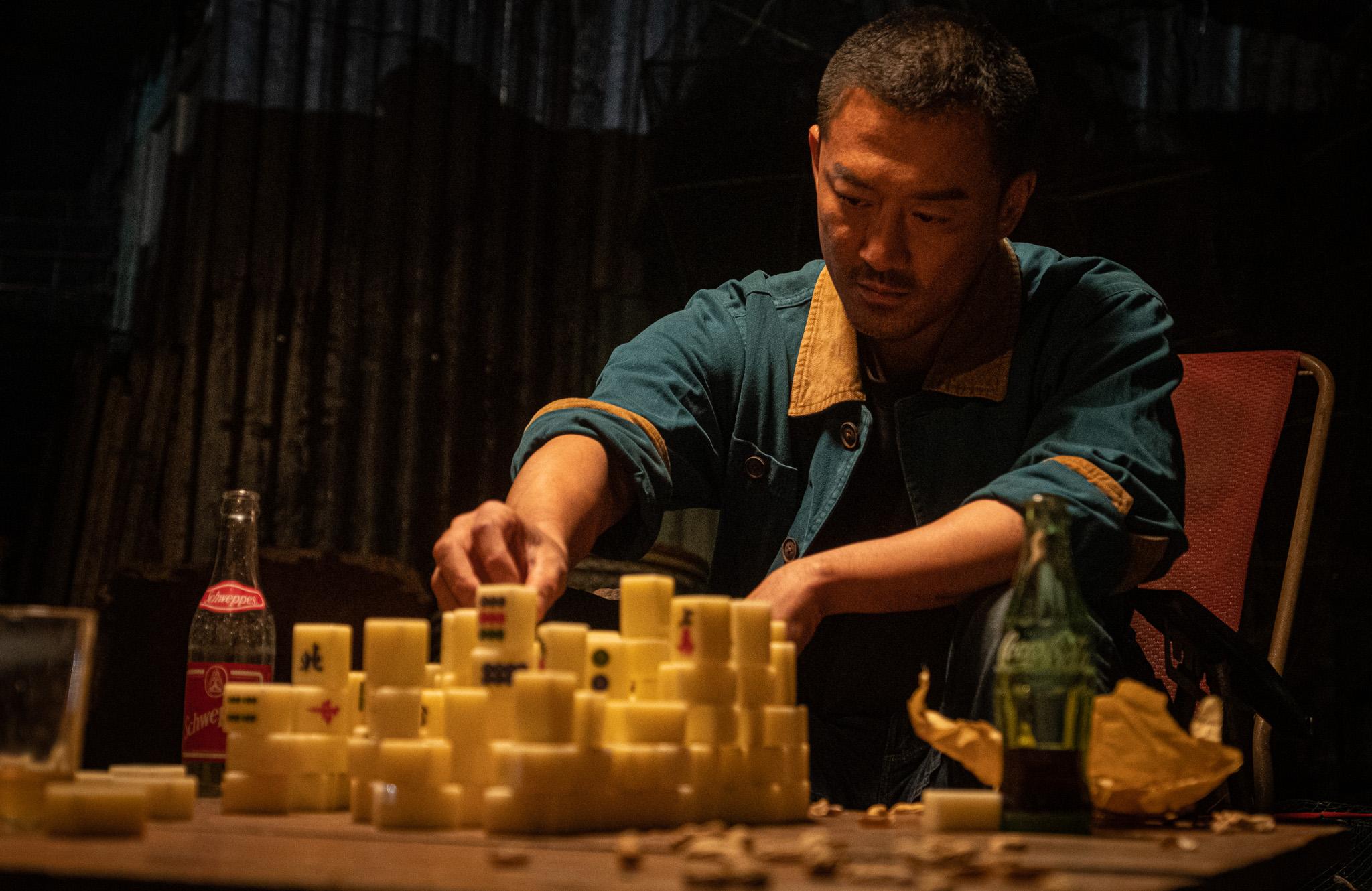 林峯表示,城寨四少好有默契,有助他捉住自己角色。(《九龍城寨之圍城》劇照)