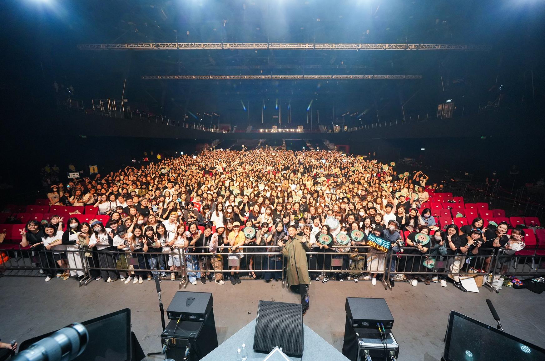 Jer柳應廷在《HI MIRO!見面祭》與全場fans大合照。