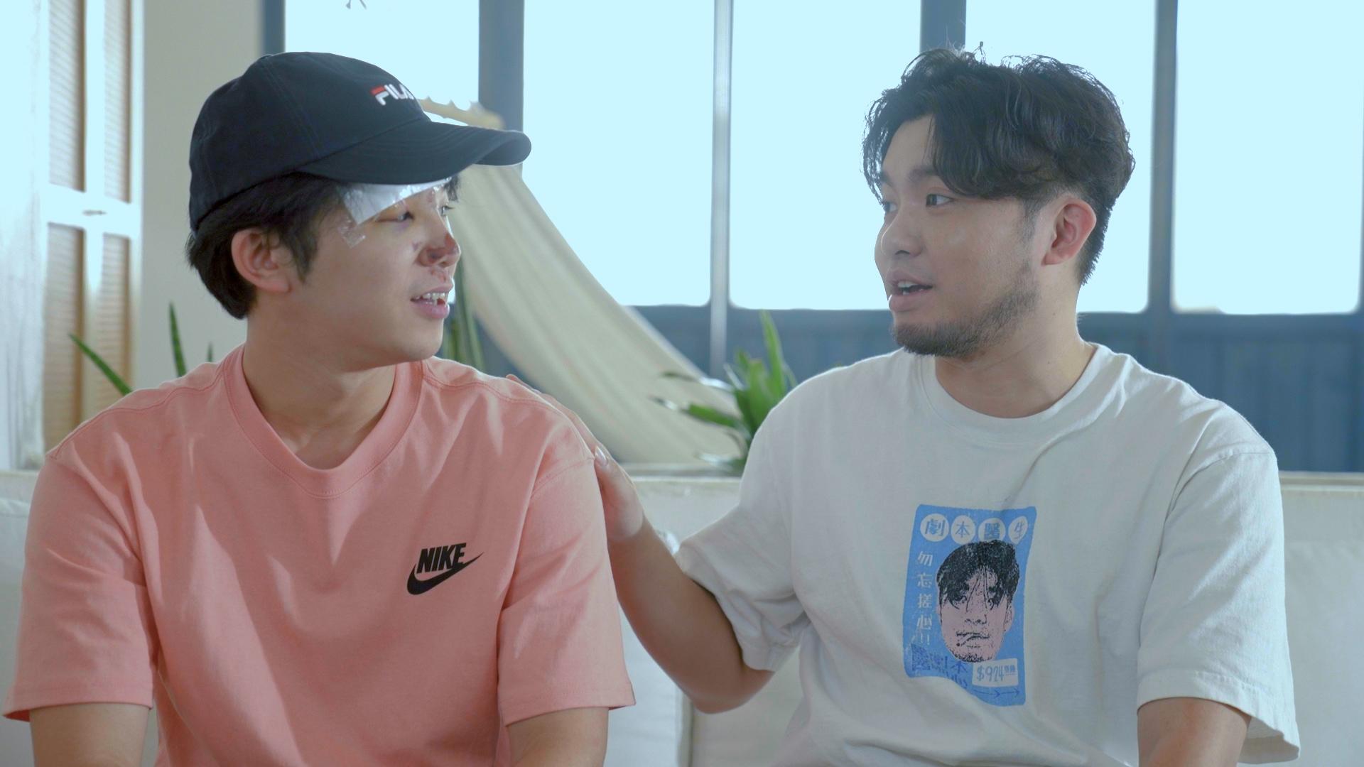 《公開試當真》紀錄了文憑試考生阿康(左)從打「天才波」到全力備戰公開試的心路歷程。