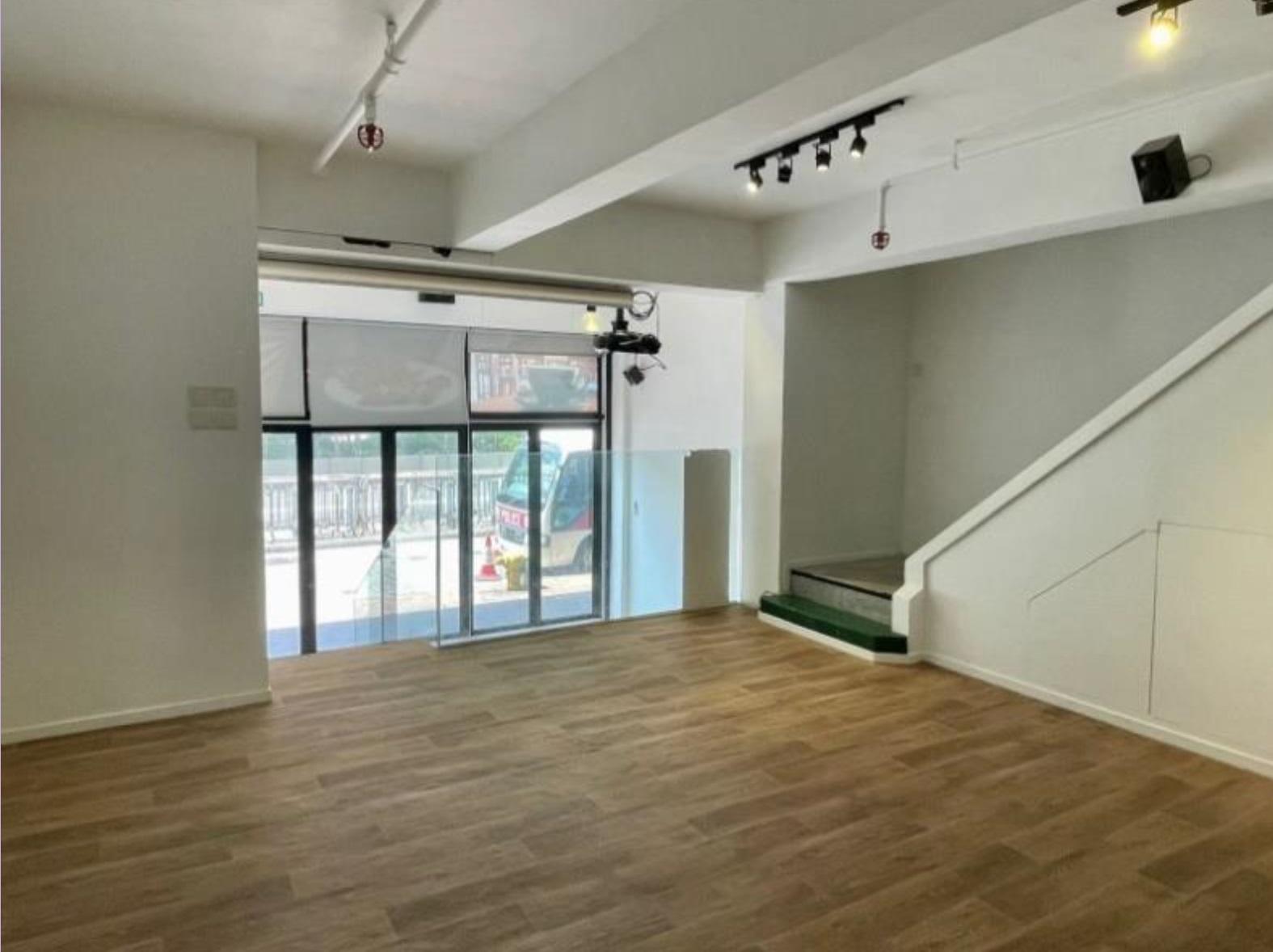 西環均益大廈3期地下2號舖連閣樓,其中地下建築面積約有1,050方呎。(利嘉閣提供)