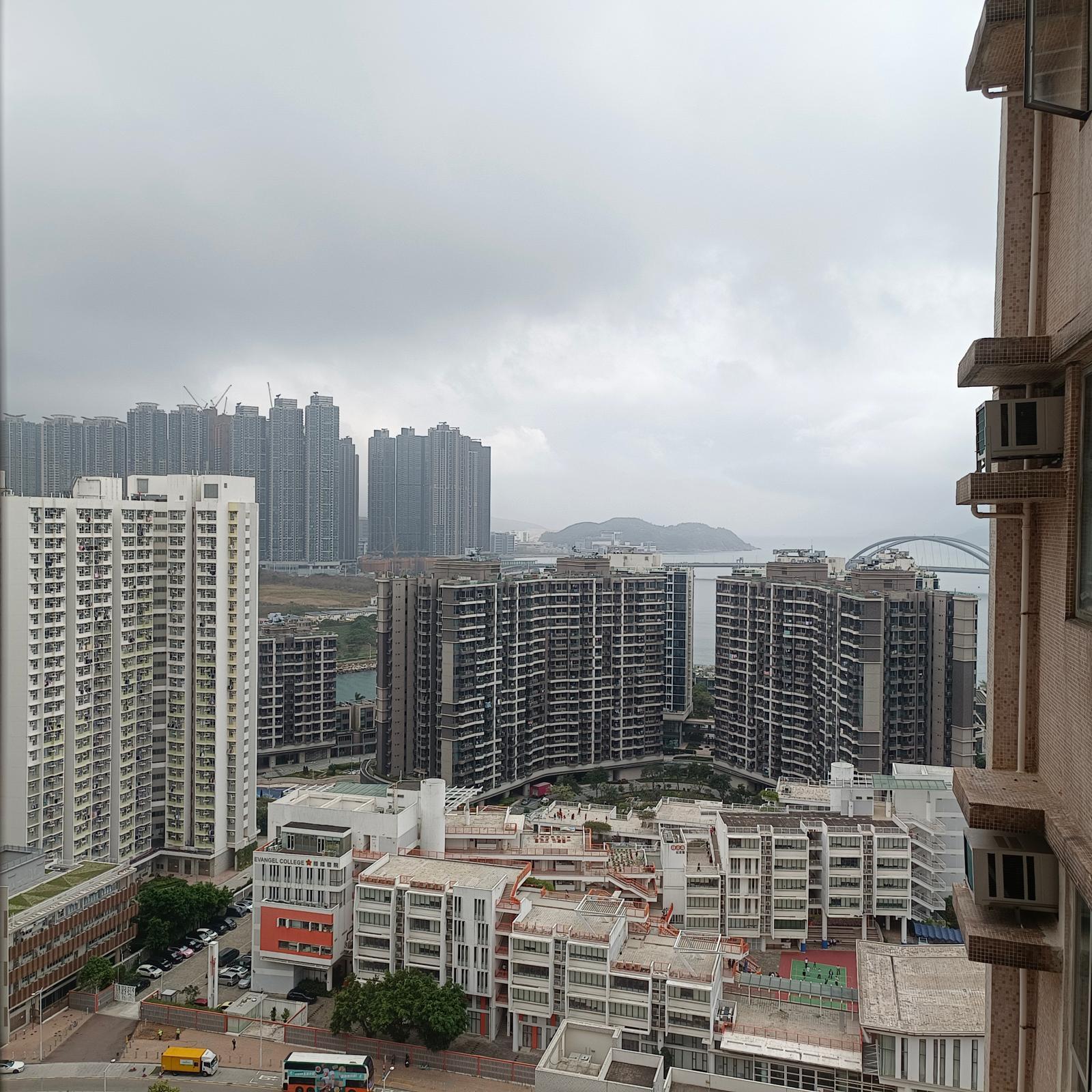 單位座向東南,景觀以開揚市景及將軍澳跨灣大橋海景為主。(代理提供)