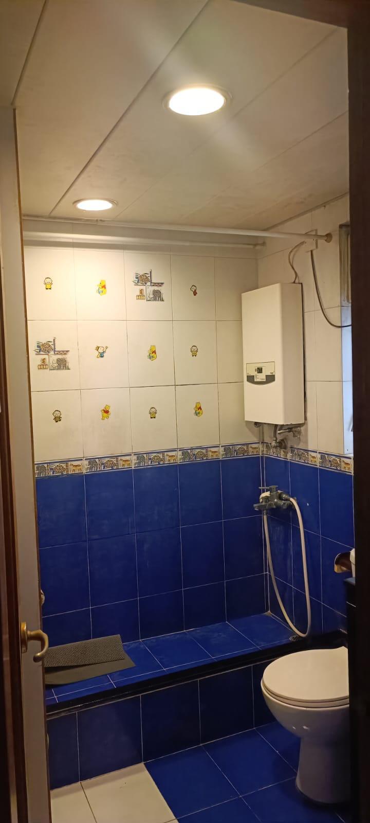 浴室為明廁,空間算闊落。(代理提供)