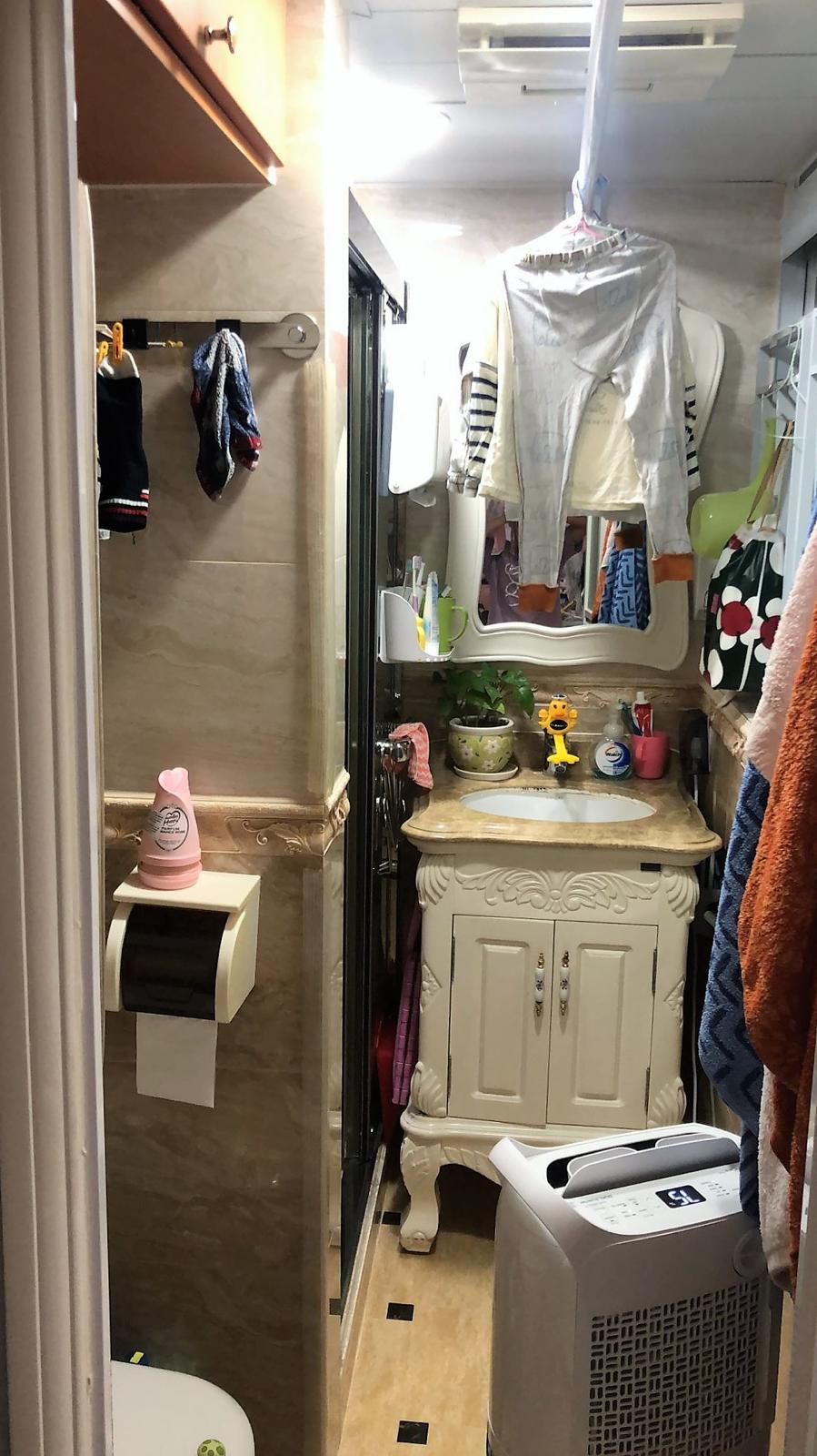 浴室裝修雅緻,保養佳。(代理提供)