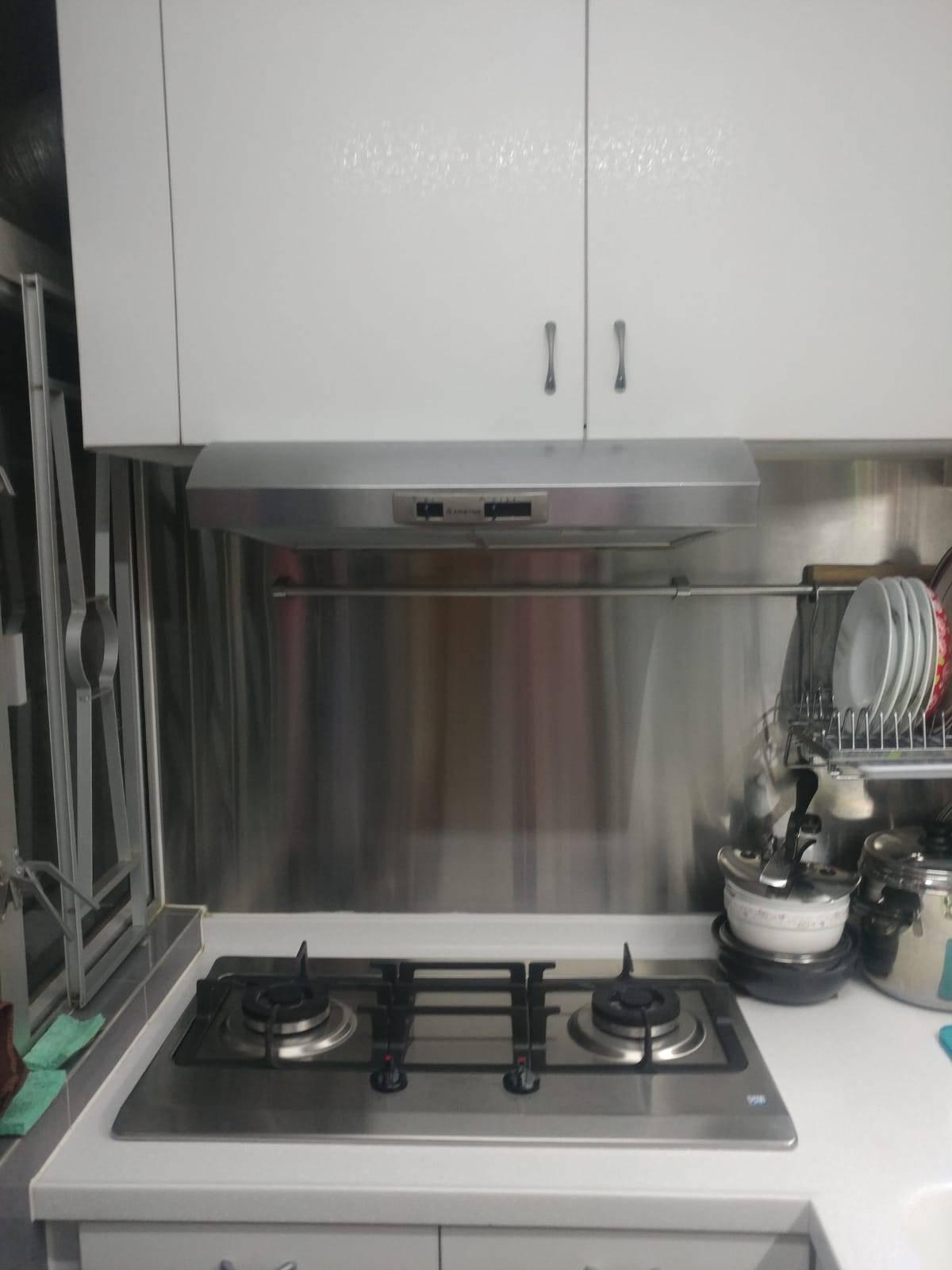 單位裝修企理,其中廚房配套齊全新淨。(代理提供)