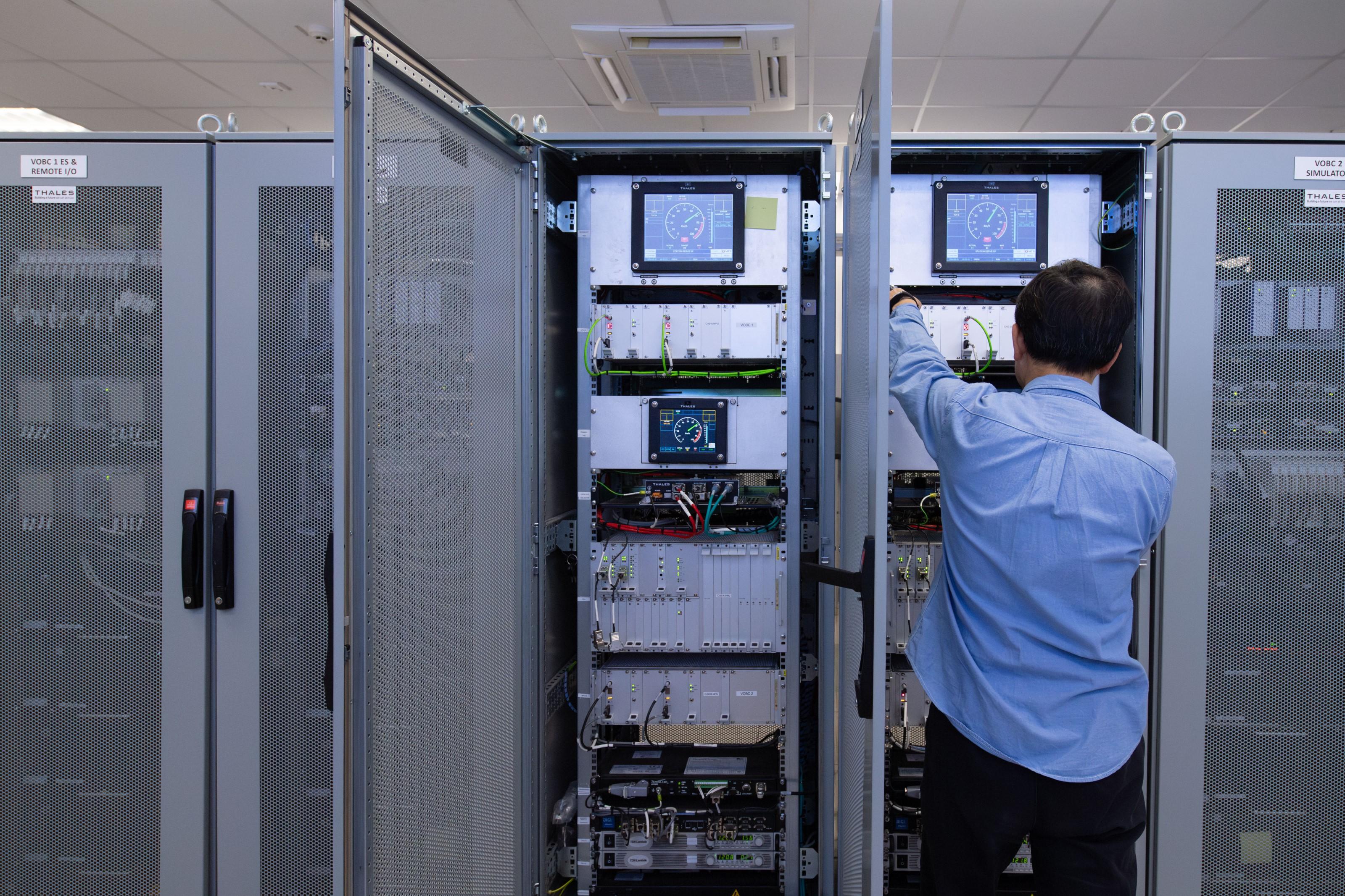 港鐵明日凌晨非行車時間 在荃灣綫展開新信號系統初步實地測試