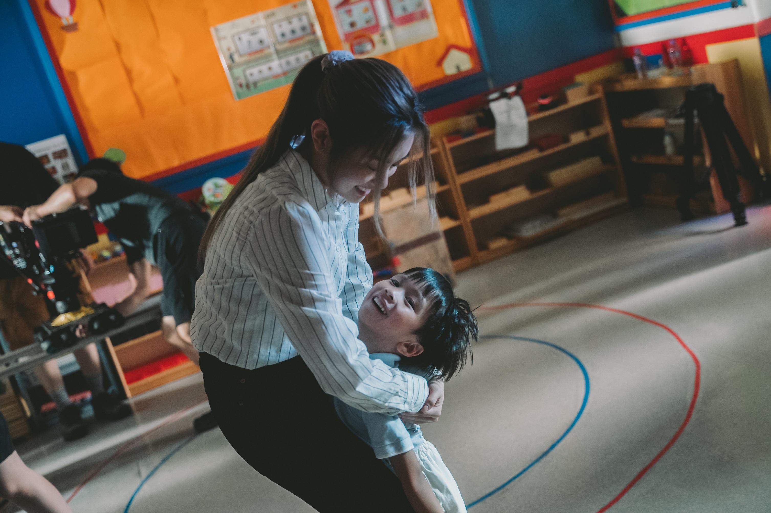 小演員劉岦翹曾不敢跟Candy聊天,後來Candy打破隔閡,二人最終和好