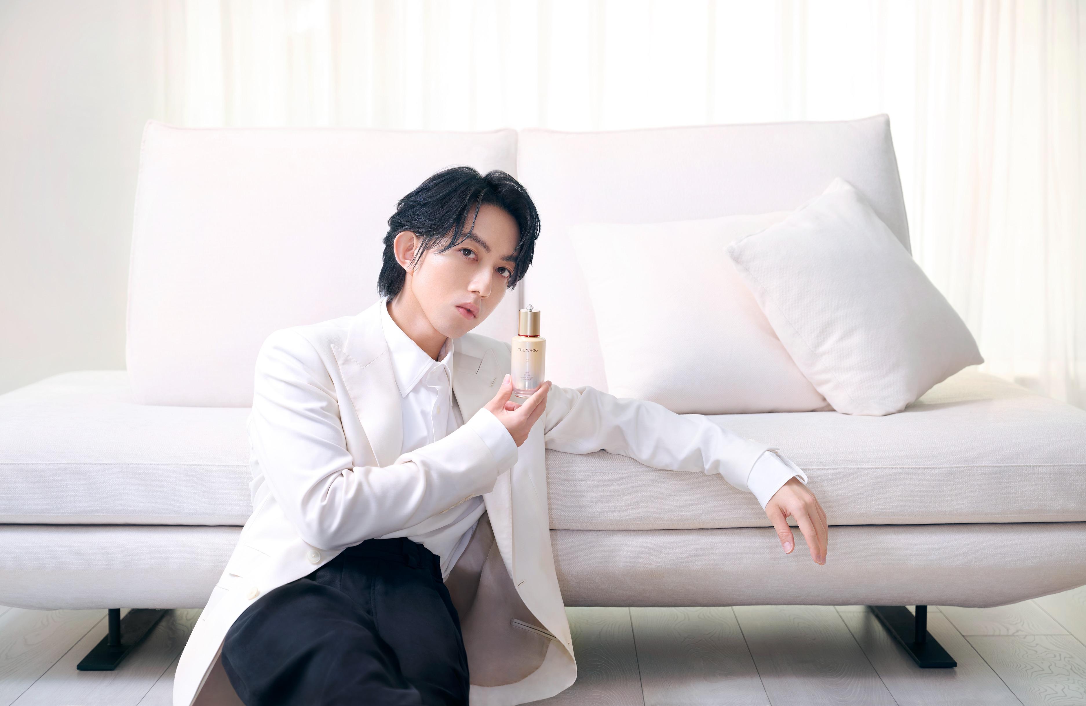 林宥嘉忙碌於巡迴演唱會,他透露最近開始體驗The WHOO秘貼系列。