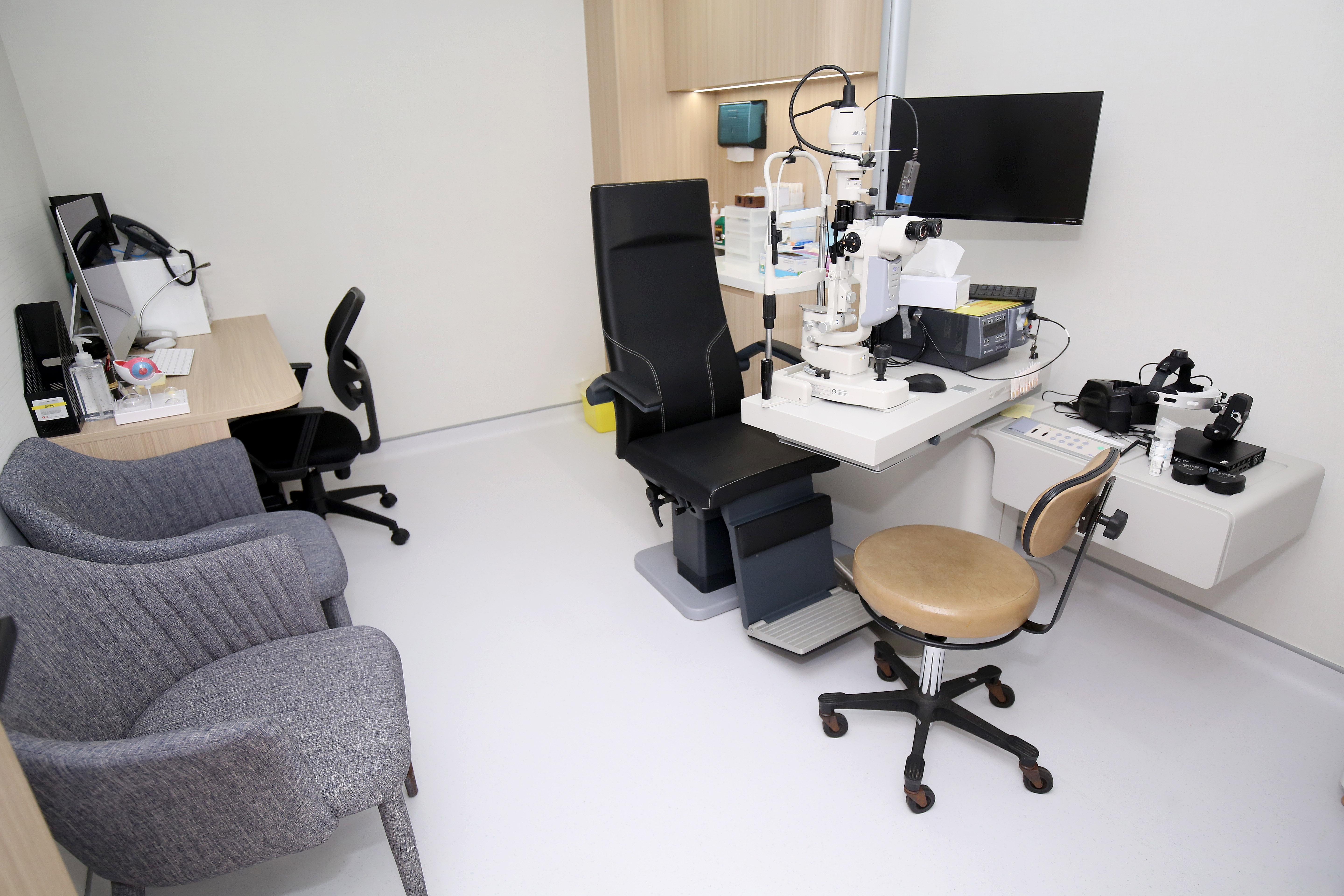 希瑪醫療管理層當日更向在場嘉賓展示了希瑪醫療所擁有的專業矯視儀器和診所設施。