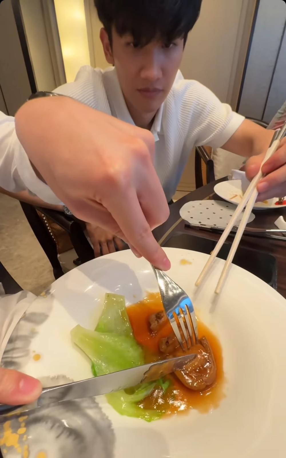 兩人食中菜醫肚,一隻鮑魚兩份食。