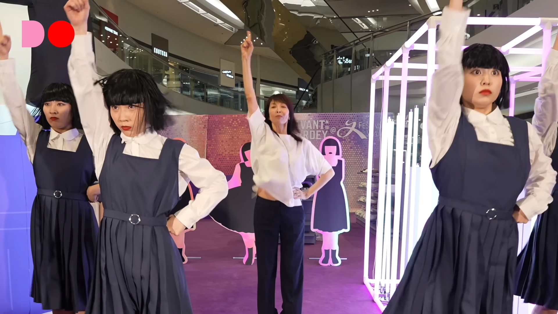 Do姐孖AVANTGARDEY跳舞。