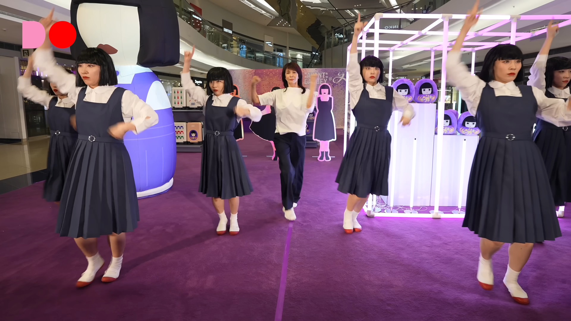 Do姐孖AVANTGARDEY跳舞。