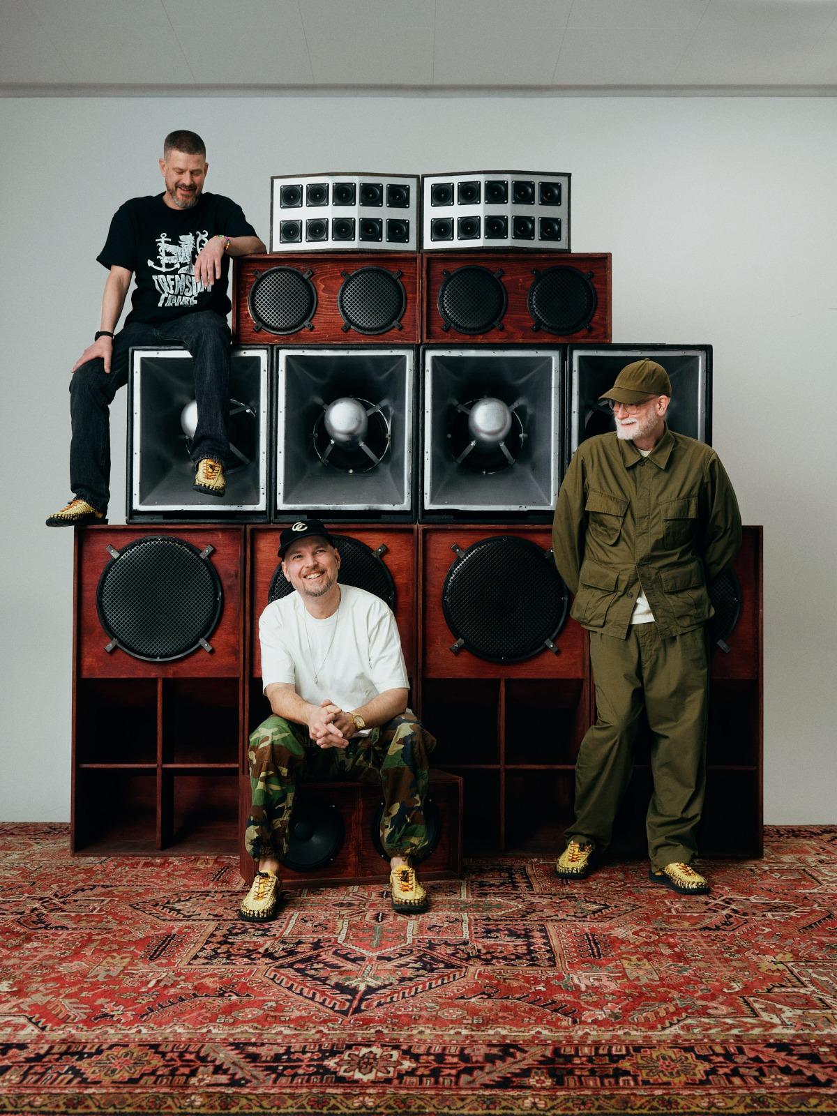 KEEN涼鞋UNEEK FLAT x Sneakersnstuff為男裝。