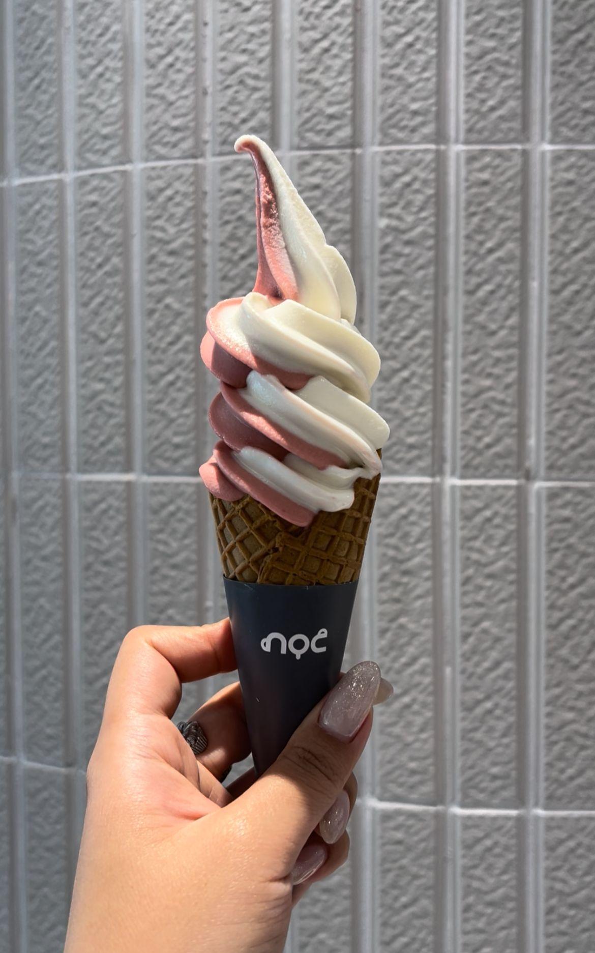 日本 3.5 牛奶(原味) $35; 士多啤梨(期間限定味) $38; 混合口味(牛奶及士多啤梨) $40