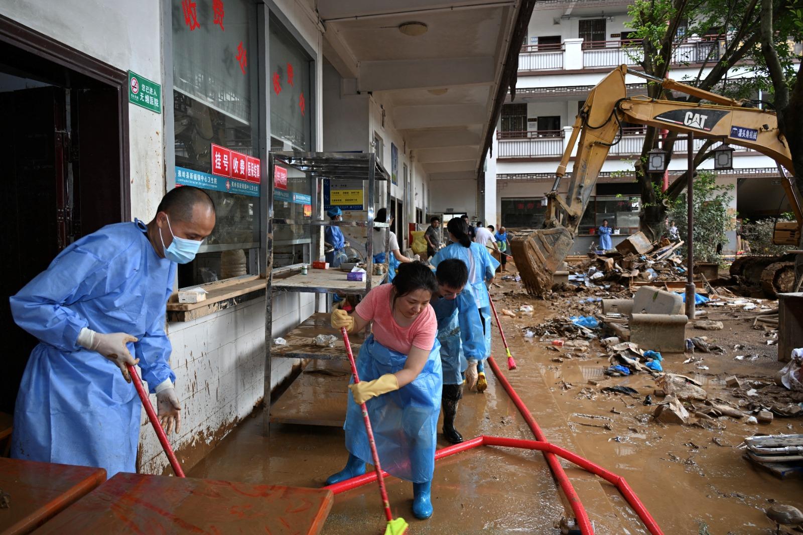 廣東梅州近日強降雨,圖為6月18日情況。(路透社)