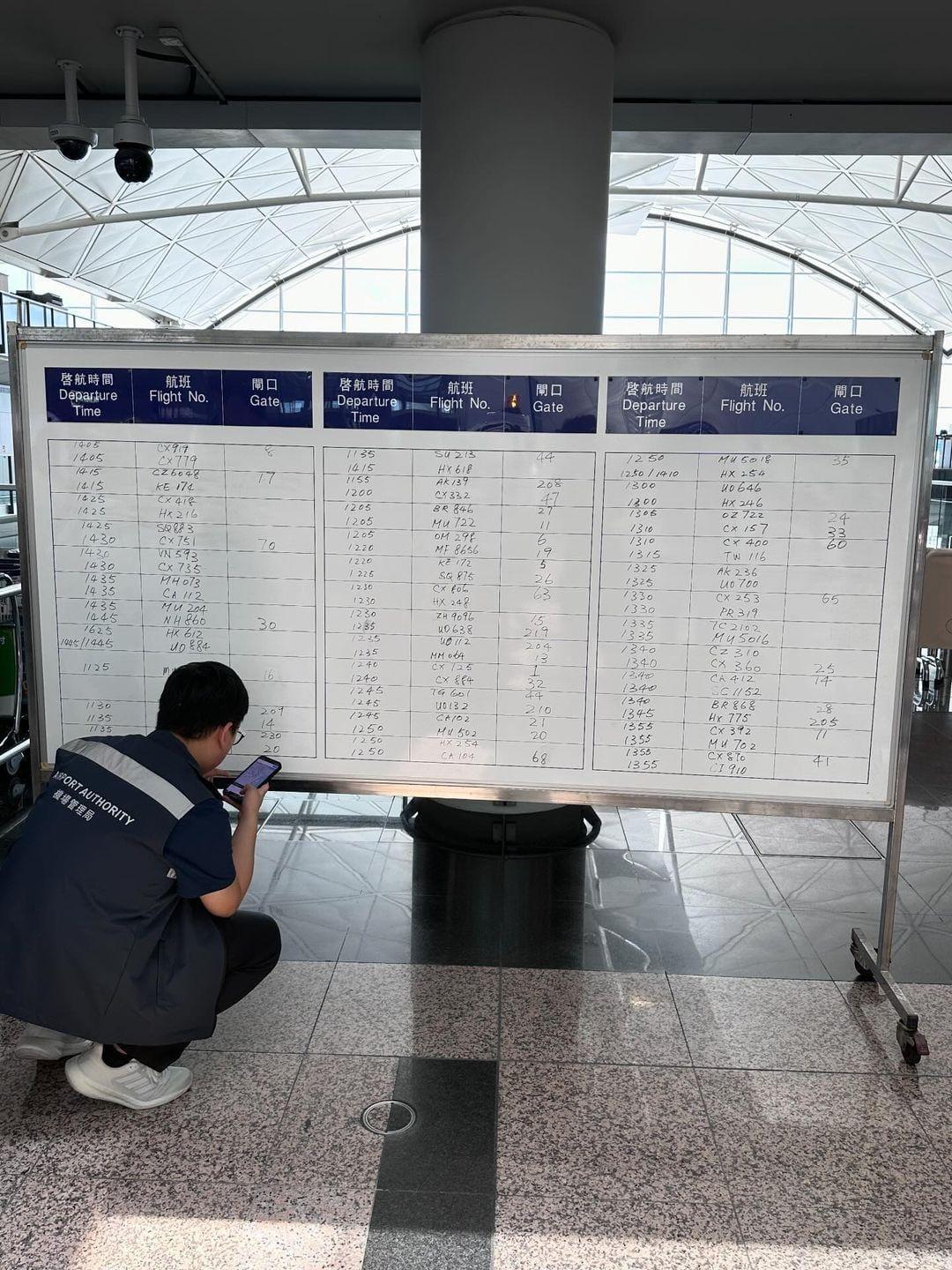 機場航班資料顯示屏幕相關系統故障 (網民yyalvin0105@Threads)