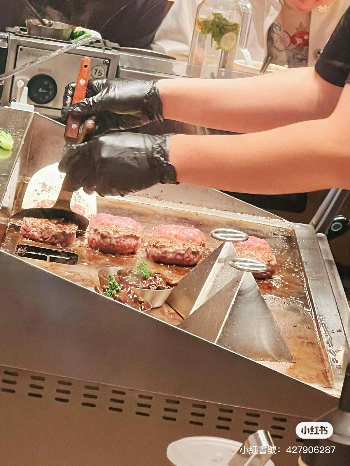 肉肉大米內地漢堡扒店進軍香港落戶沙田,被稱山寨版「挽肉と米」。(小紅書圖片)