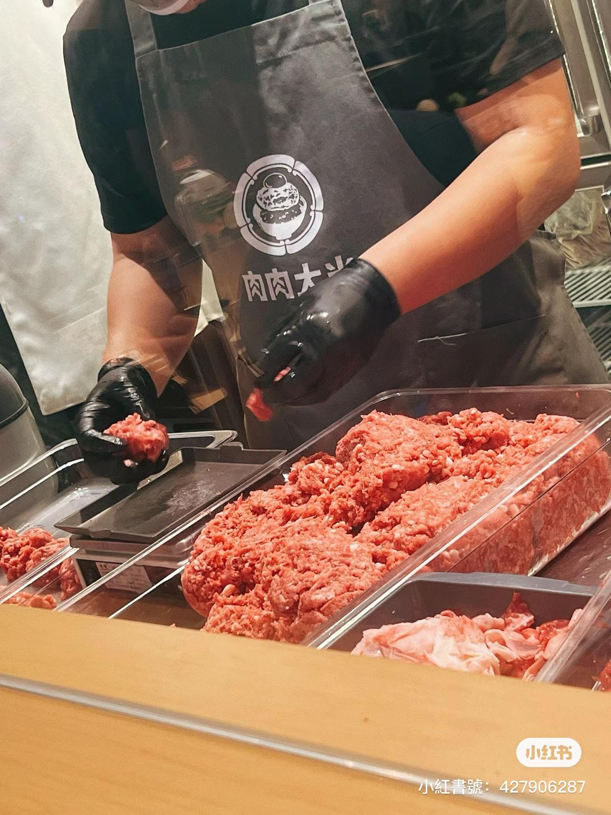 肉肉大米內地漢堡扒店進軍香港落戶沙田,被稱山寨版「挽肉と米」。(小紅書圖片)