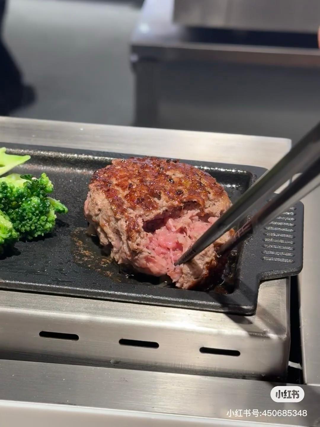 肉肉大米內地漢堡扒店進軍香港落戶沙田,被稱山寨版「挽肉と米」。(小紅書圖片)