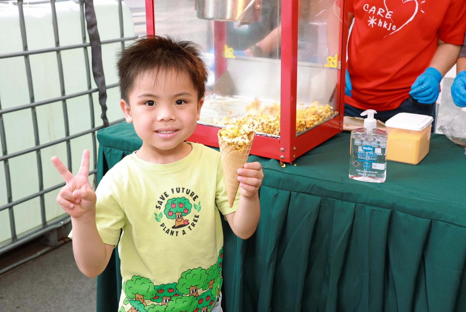 市民參與回收、攤位遊戲及工作坊,均可獲得「換領禮物樽蓋」,以兌換綠惜小食或環保小禮物。