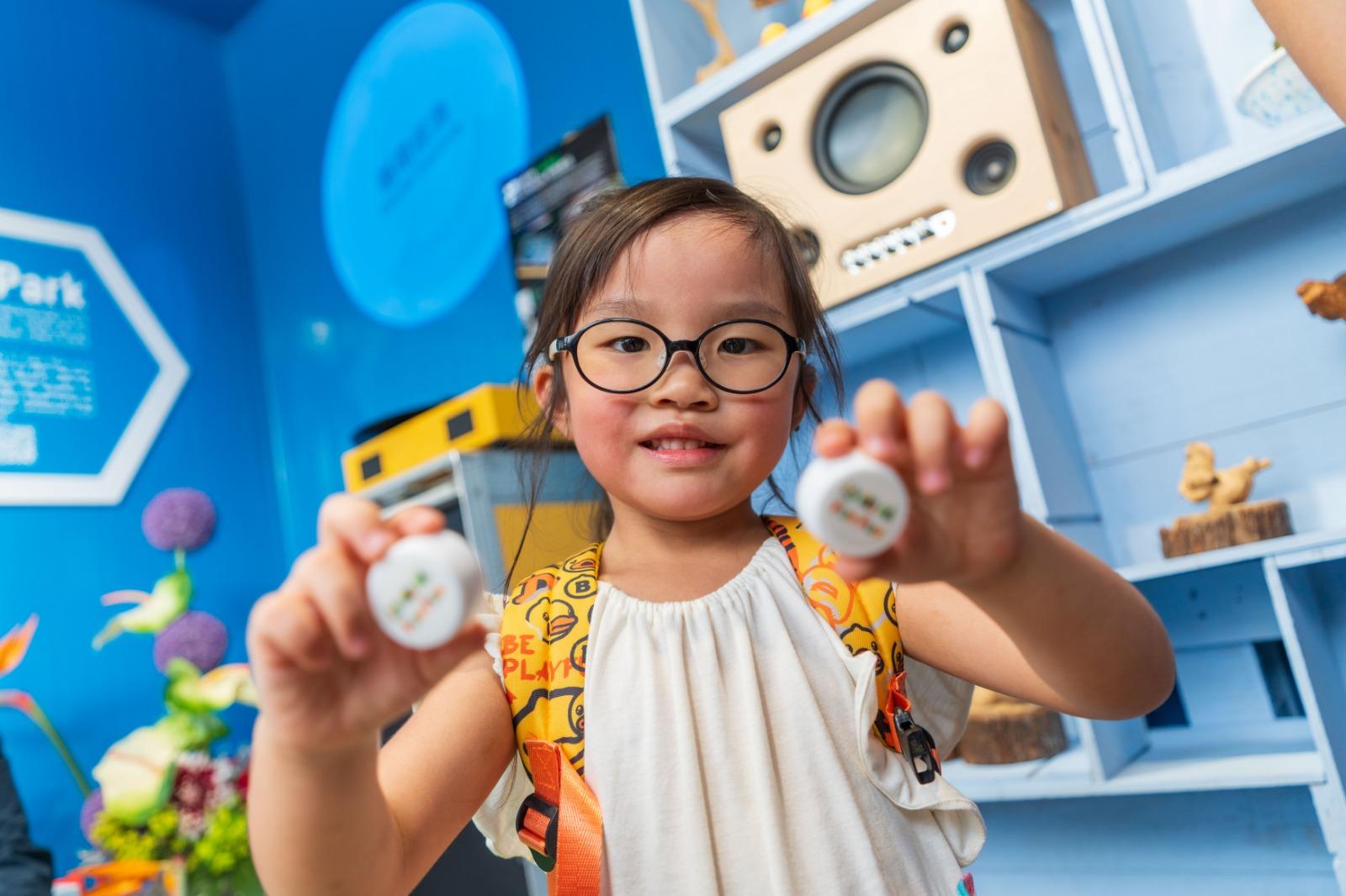 市民參與回收、攤位遊戲及工作坊,均可獲得「換領禮物樽蓋」,以兌換綠惜小食或環保小禮物。