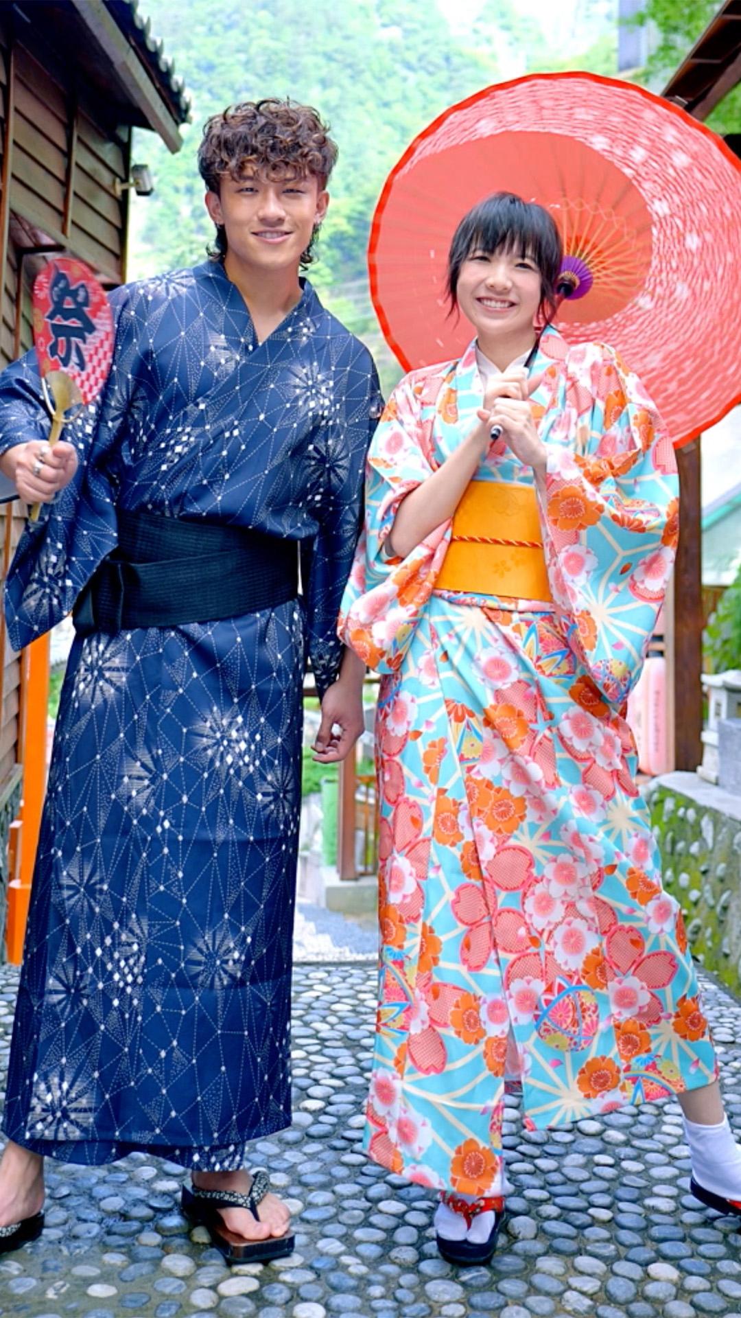 鍾雪瑩與陳毅燊穿上和服拍廣告。