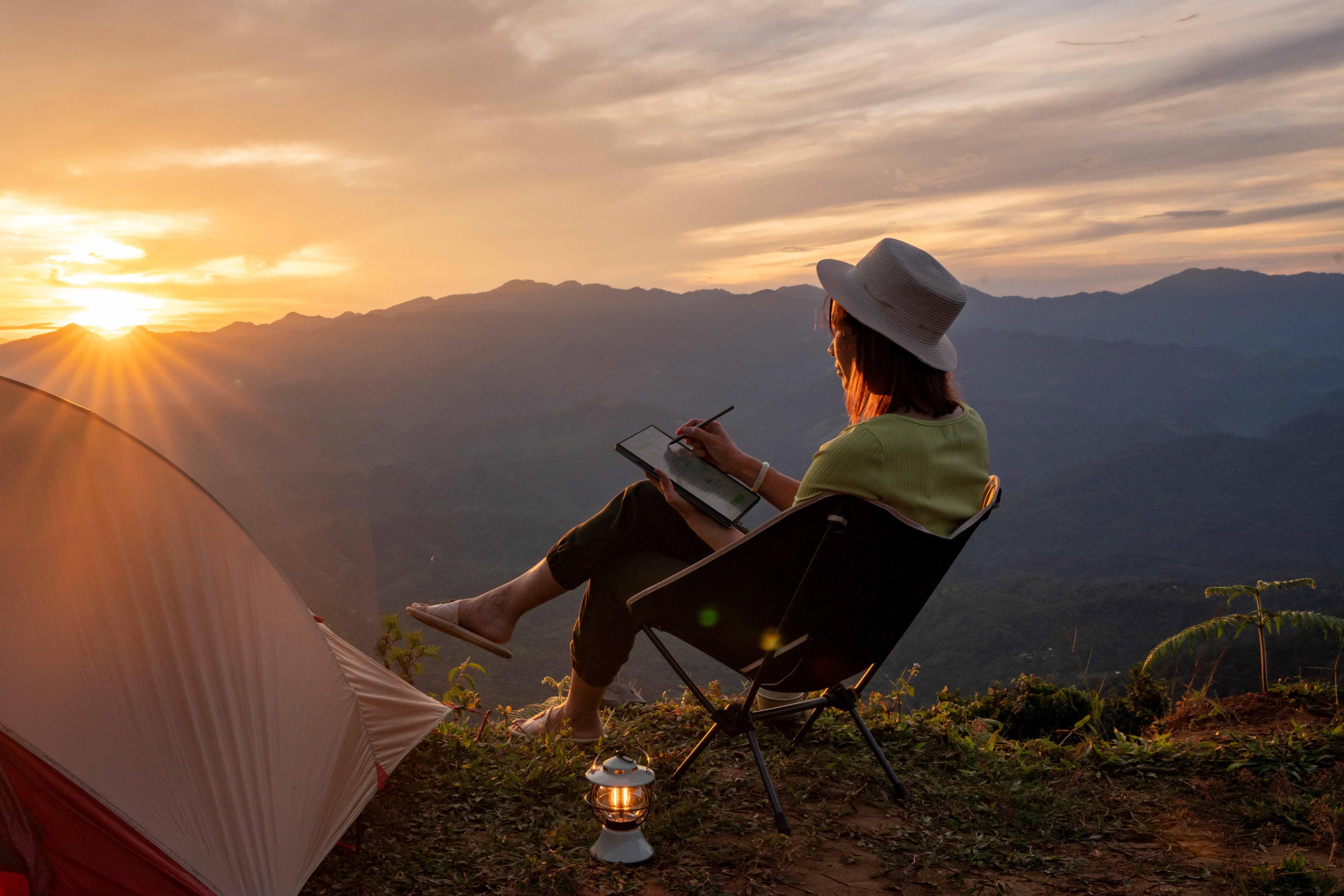 ASUS ProArt系列以創作為主要用途,最輕巧的ProArt PZ13二合一筆電可當平板使用。