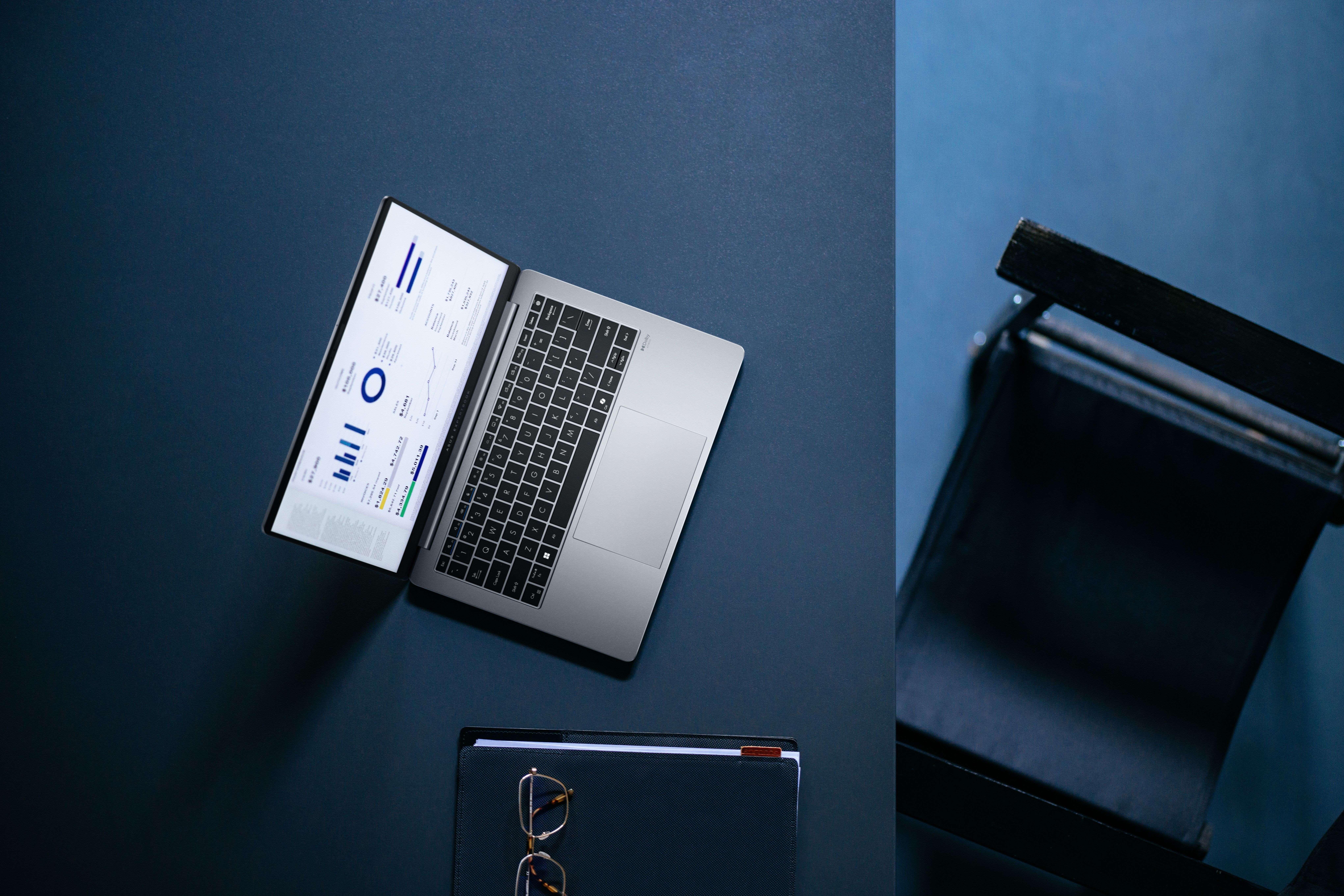 ASUS ExpertBook P5結合大量實用AI應用程式,幫助處理各項文書任務。