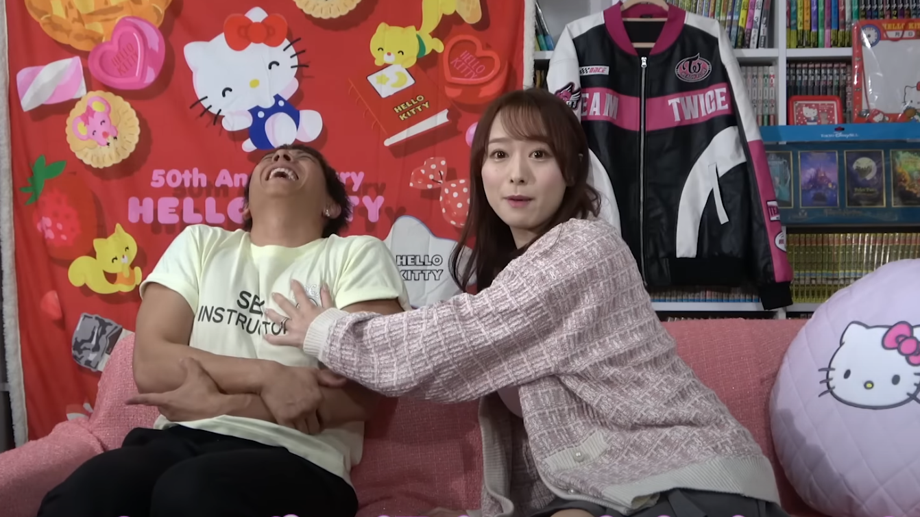 白石茉莉奈模仿清水健當時的猥瑣動作,搞到男方相當尷尬。