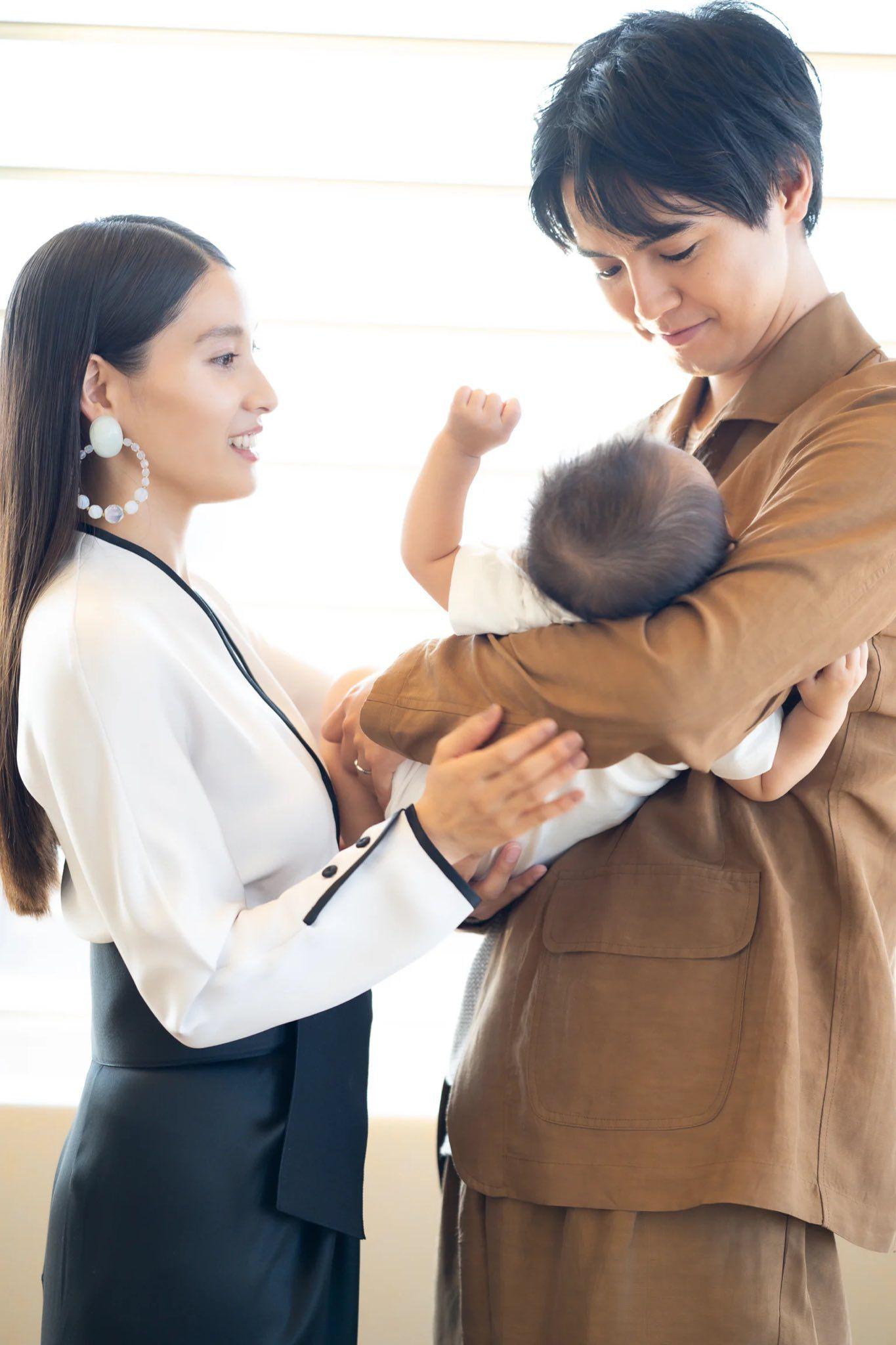 土屋太鳳與片寄涼太公開抱B照,畫面溫馨。