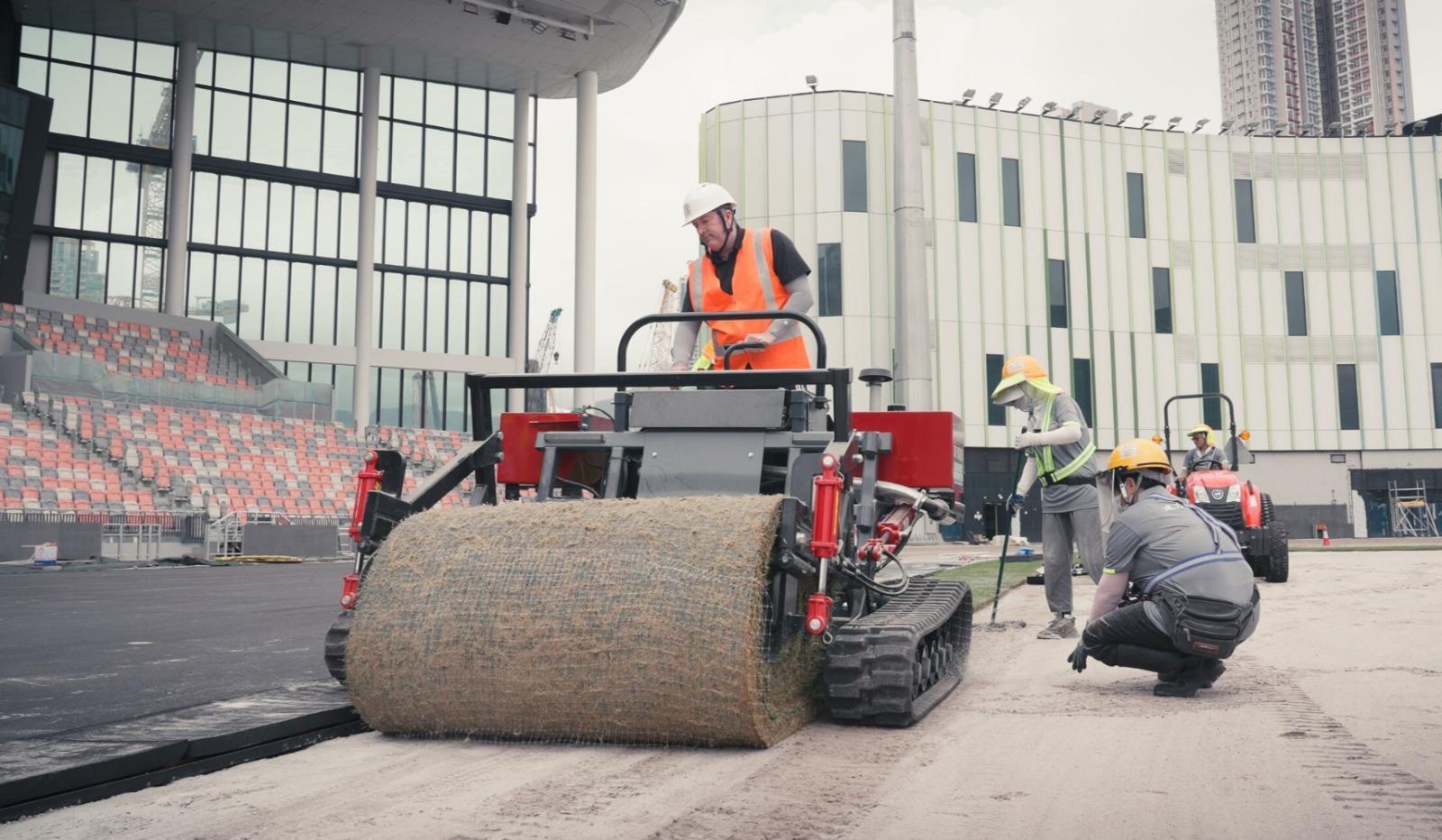 可容納約5,000名觀眾的啟德青年運動場,近日完成鋪設草坪工程(啟德體育園提供圖片)