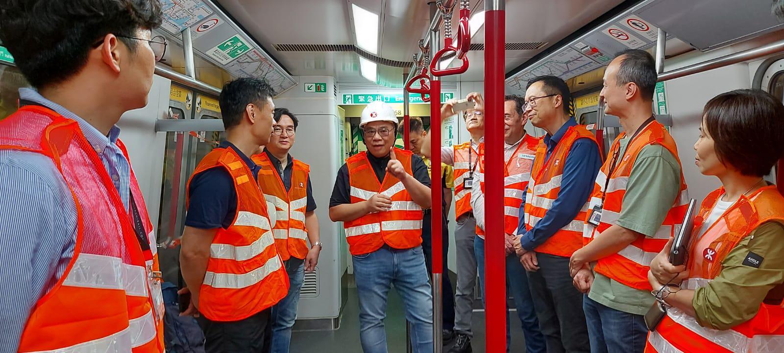 港鐵表示荃灣綫新信號系統列車初步實地測試順利。(港鐵提供)