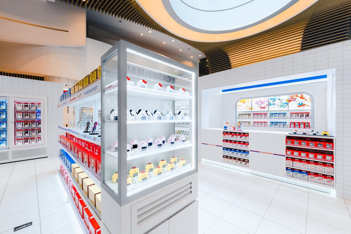 完美還原日本便利店的飯糰雪櫃、飲品櫃及收銀處,相當可愛。