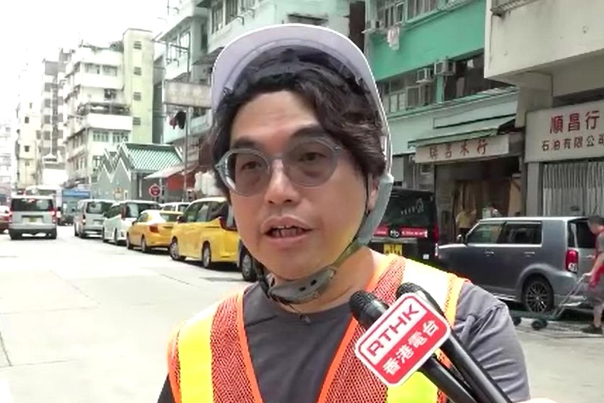 黃恩諾月初巡視路陷工地時,一身地盤工友裝束引起網民熱議。(港台圖片)